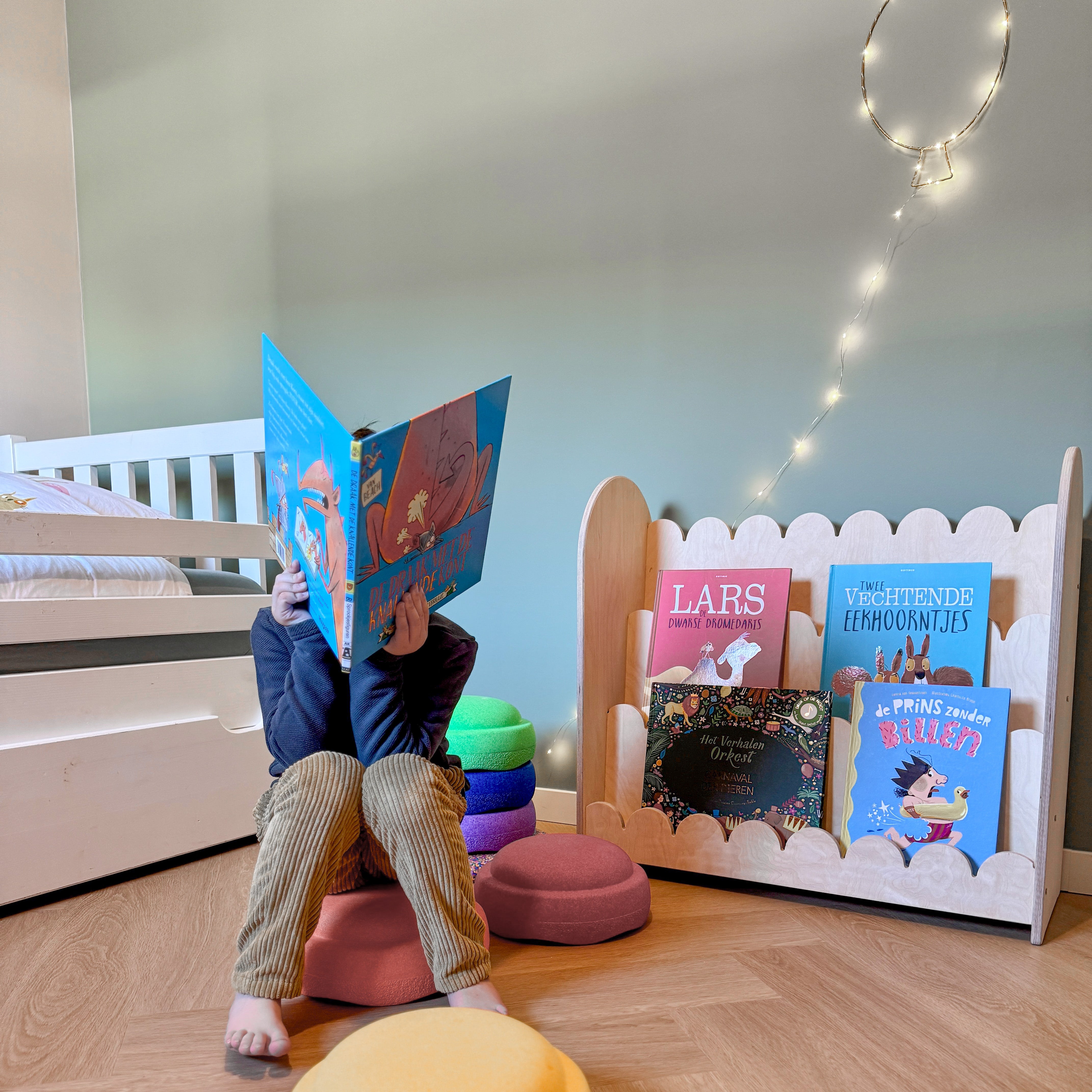 Bubble Montessori boekenkast kinderkamer | 3 treden - blank - all bubble - toddie.nl ®