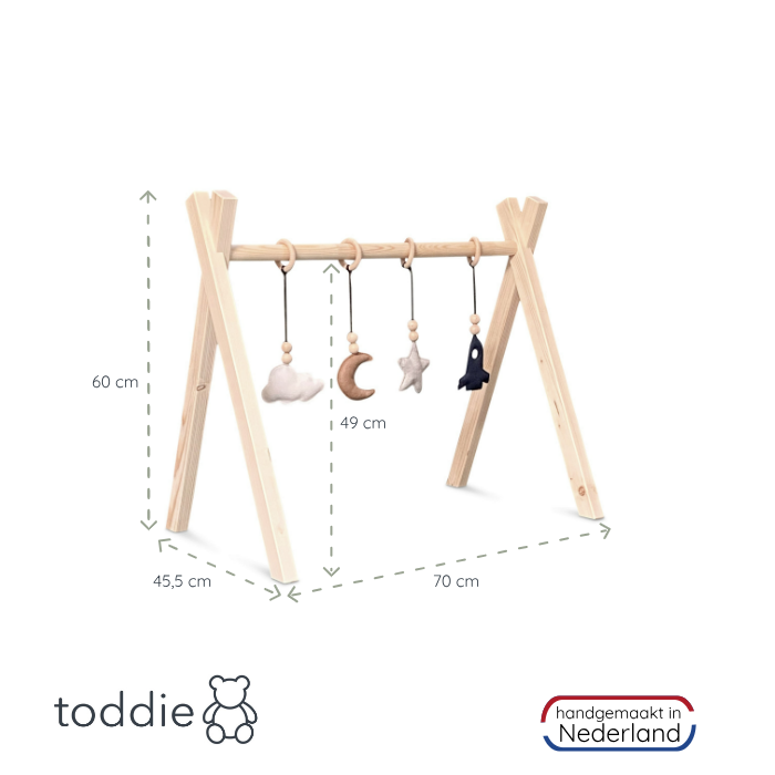 Blank houten babygym, met ruimte vilthangers, Tipi vorm massief hout - toddie.nl