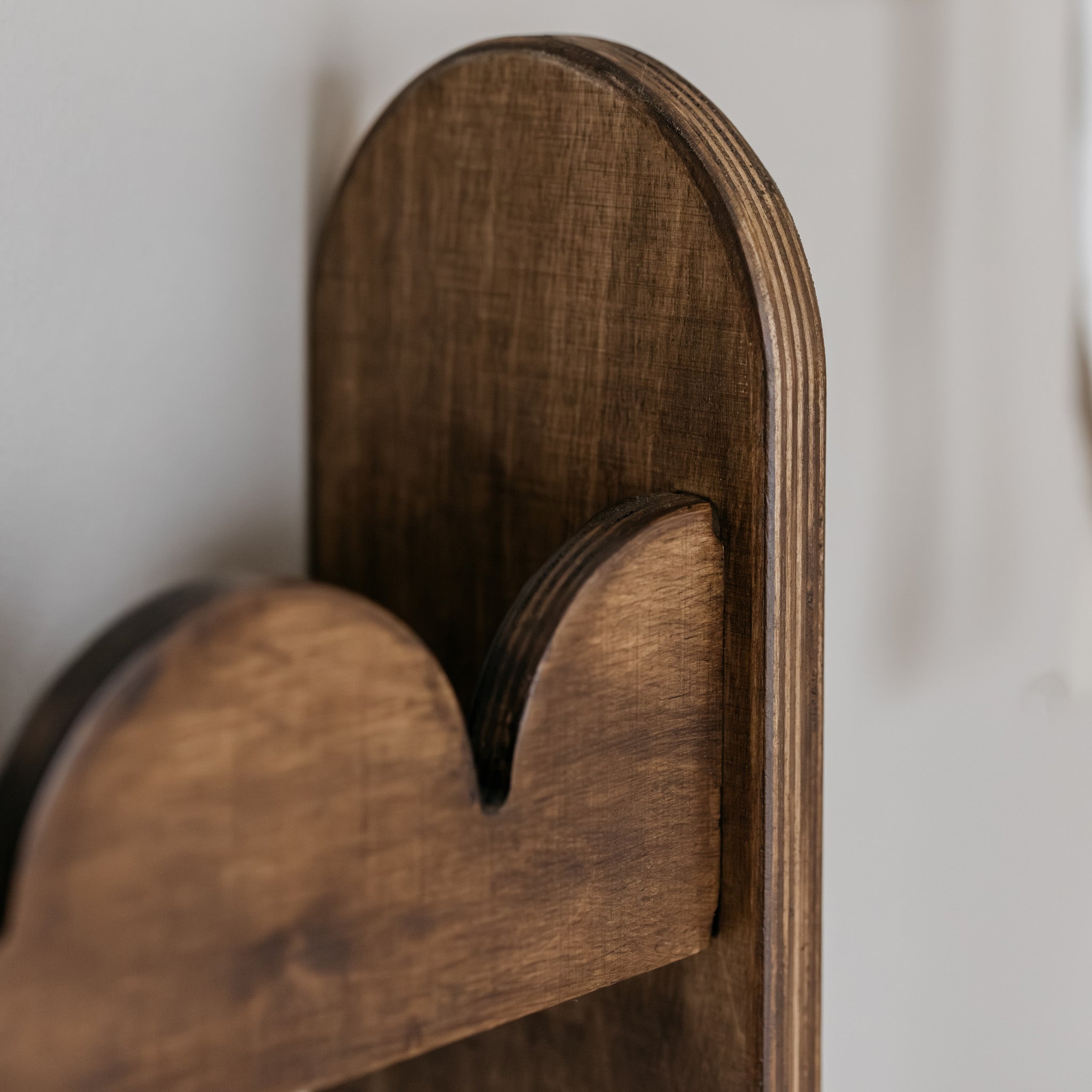 Bubble Montessori bogreol til børneværelse | 4 hylder - Wengé farvet