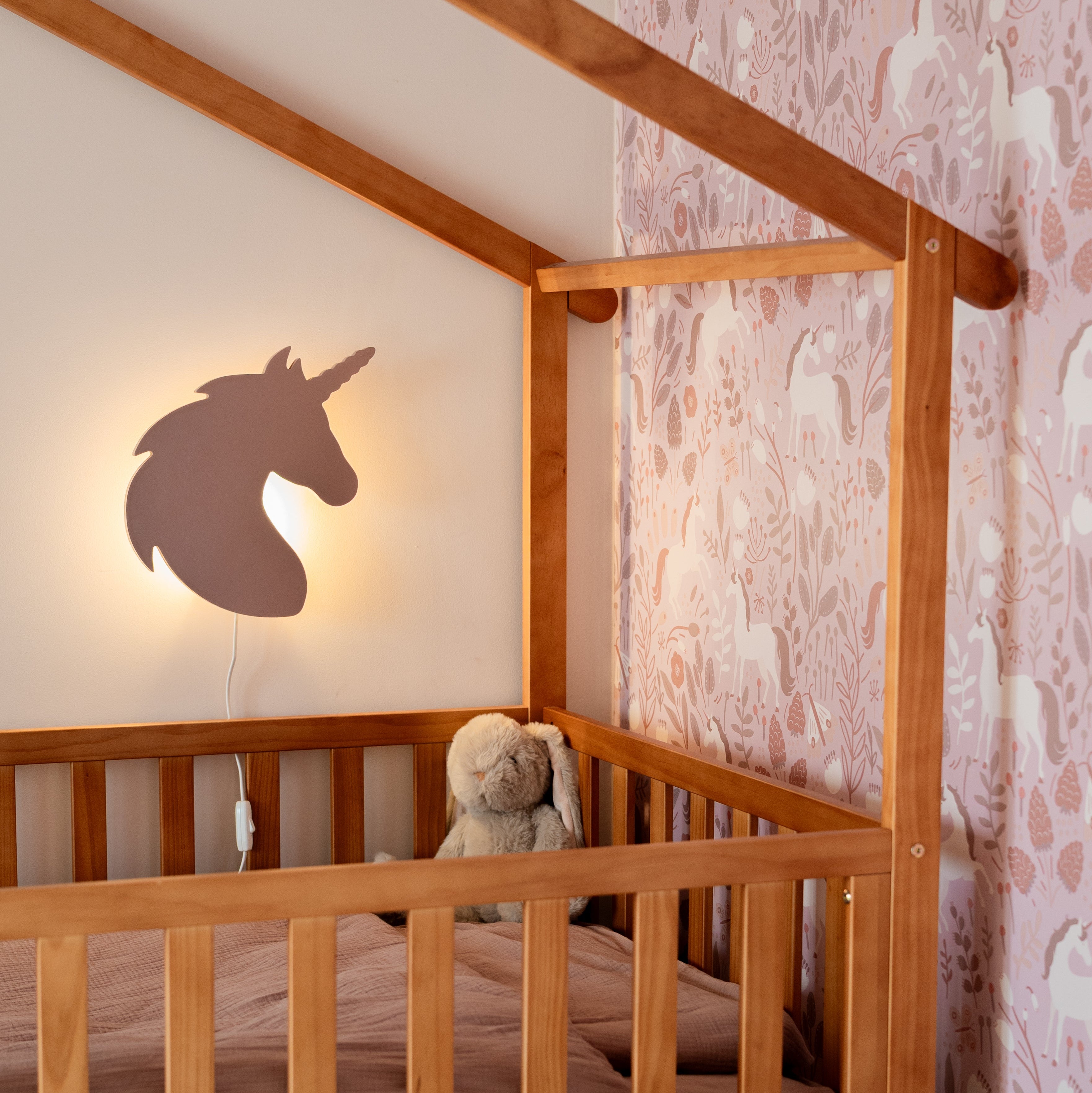 Houten wandlamp kinderkamer | Eenhoorn - terra roze