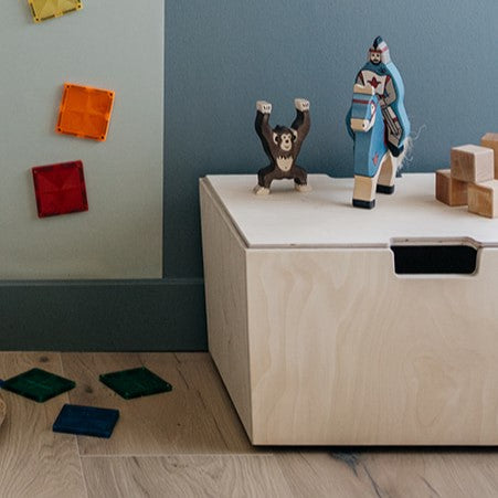 Montessori rijdende opbergkist met zwenkwieltjes en deksel - blank