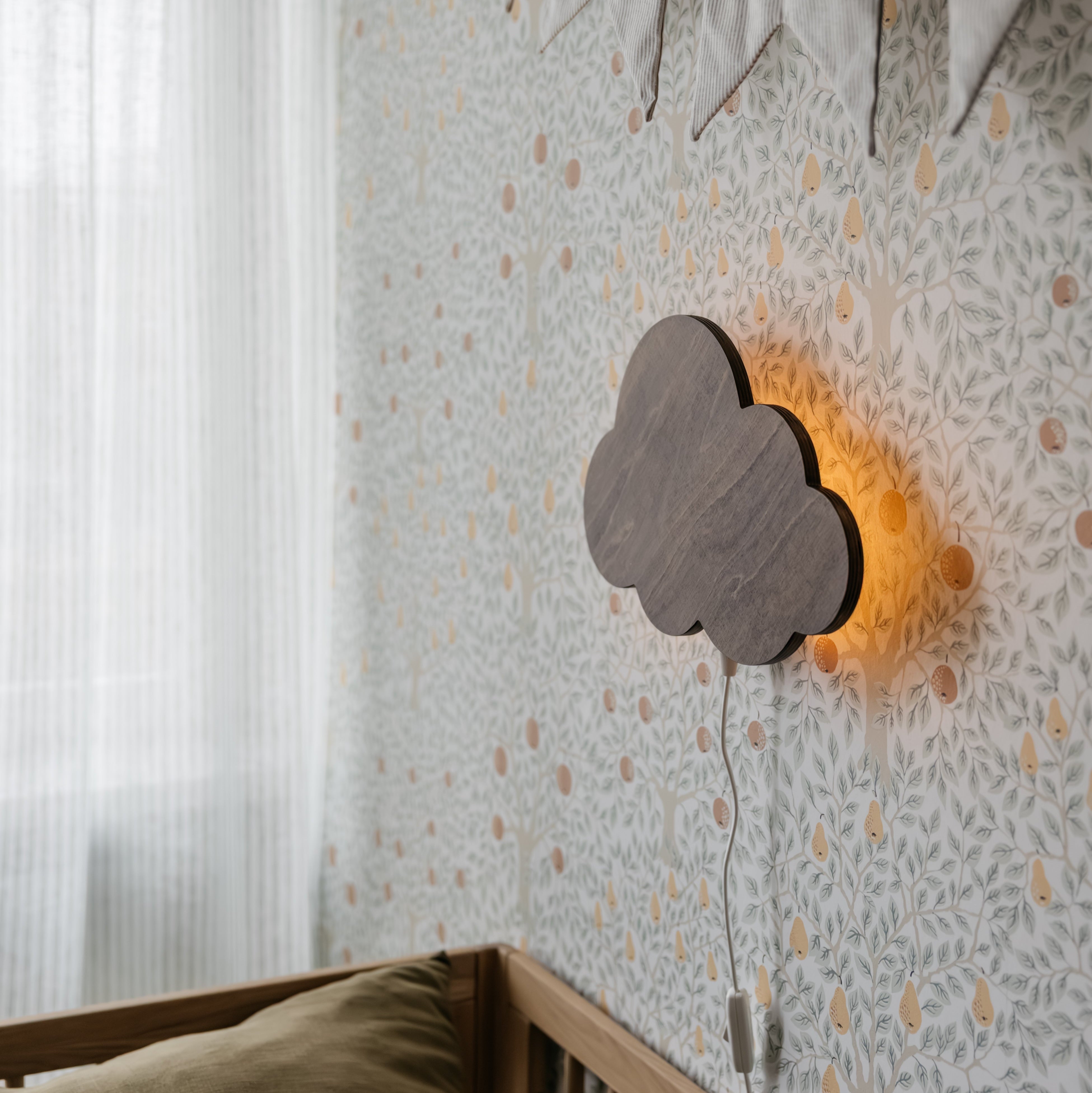 Houten wandlamp kinderkamer | Wolkie - Wengé (walnoot)