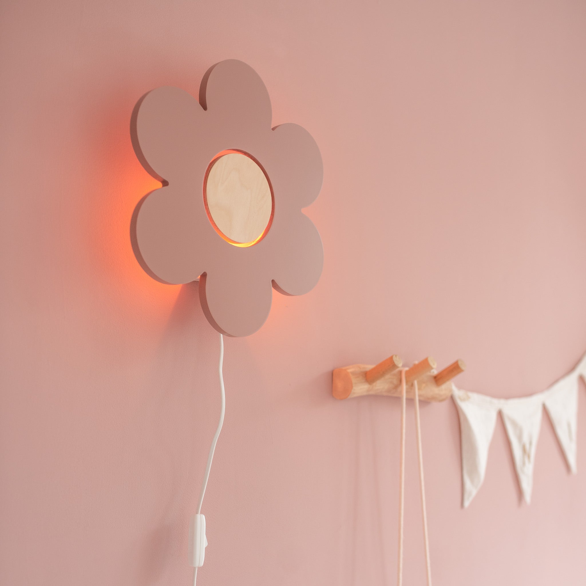 Houten wandlamp kinderkamer | Bloem - terra roze - toddie.nl ®
