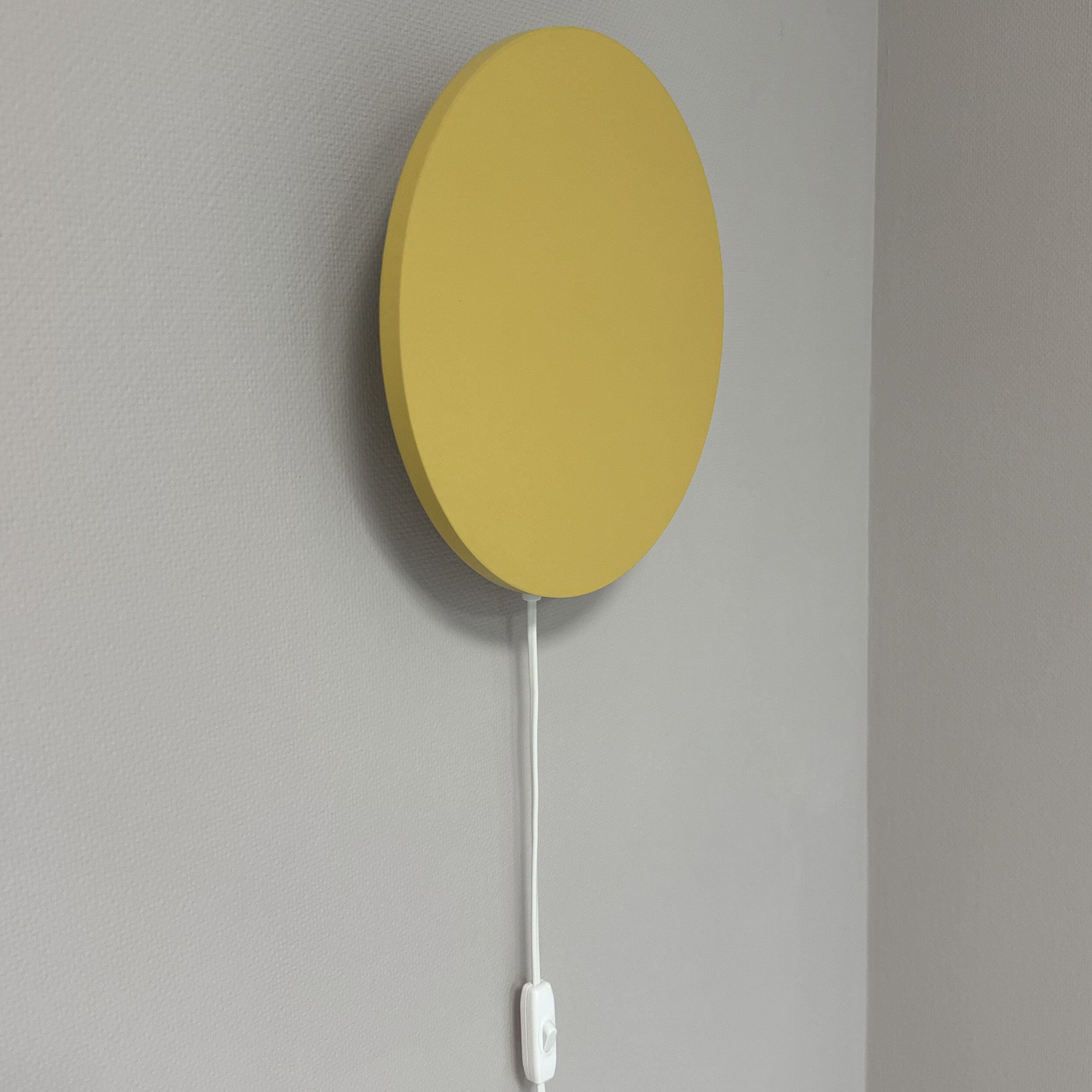 Houten wandlamp kinderkamer | cirkel true joy yellow