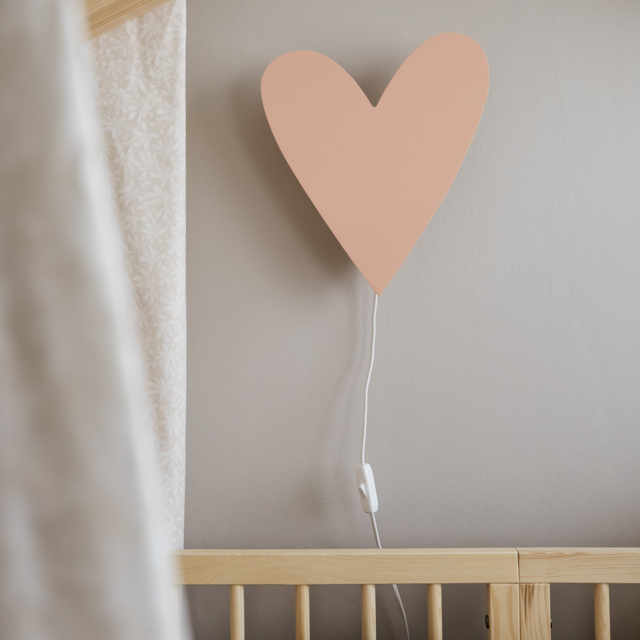 Houten wandlamp kinderkamer | Hart - peach
