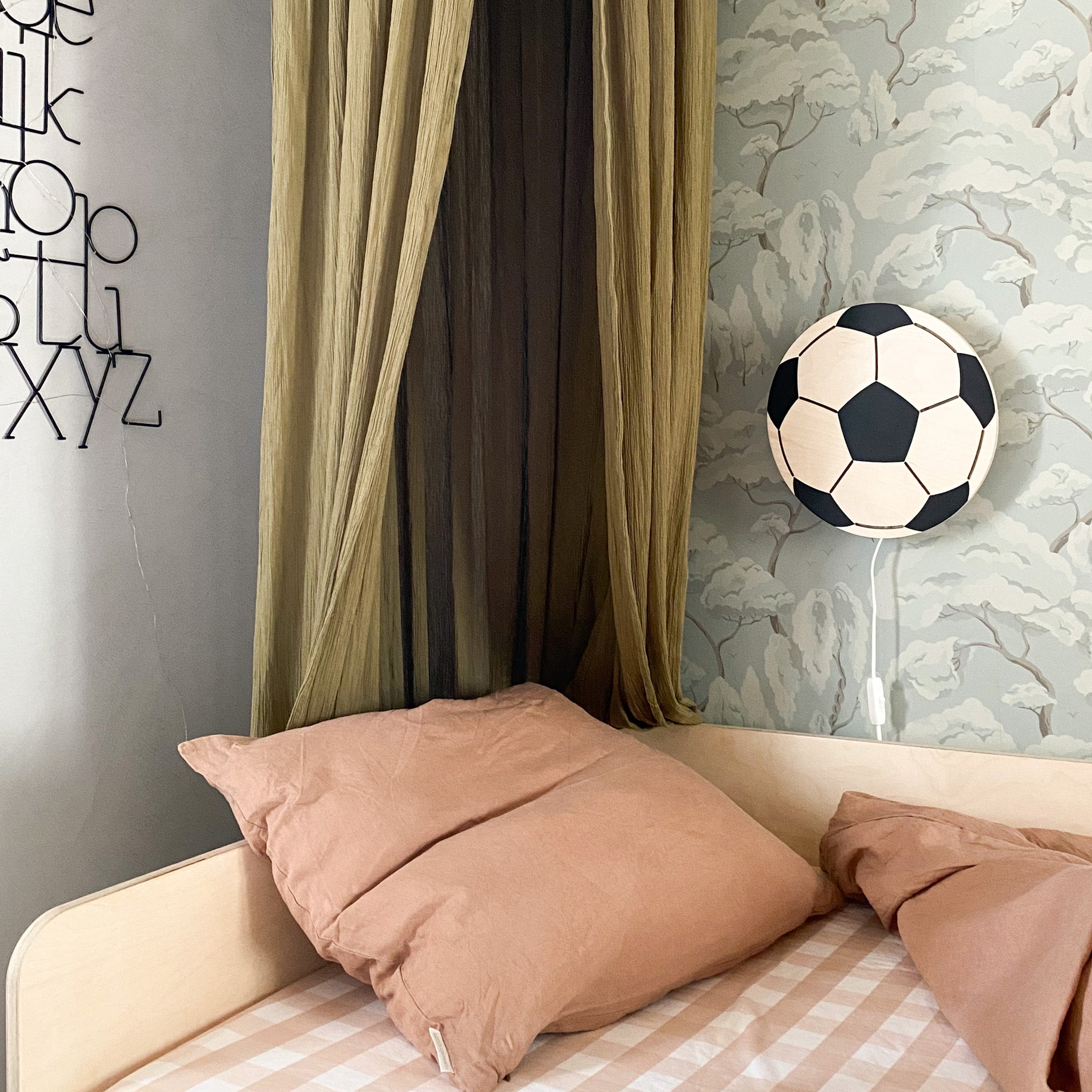 Houten wandlamp kinderkamer | Voetbal - blank/zwart - toddie.nl ®