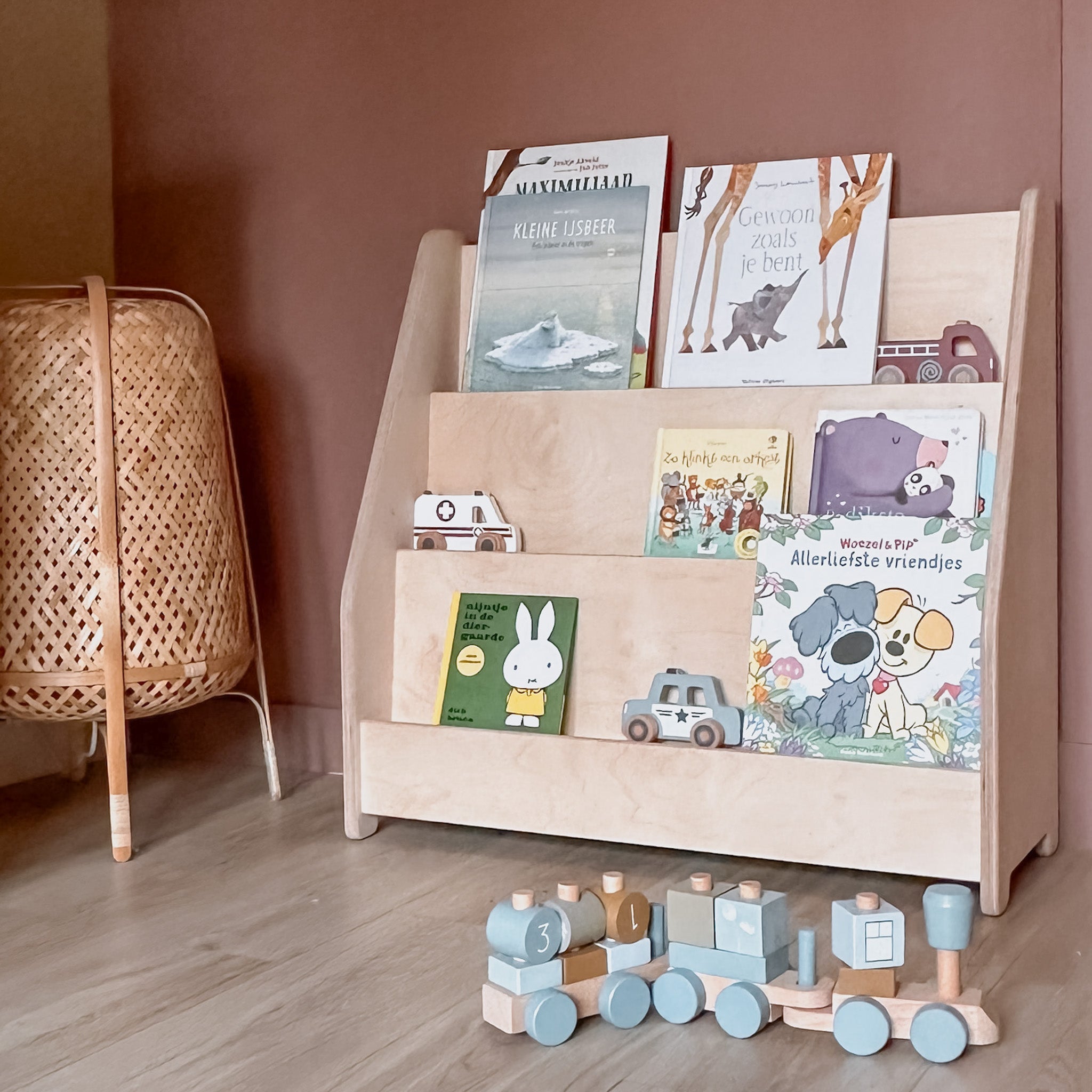 Montessori boekenkast kinderkamer | 3 tredes - blank - toddie.nl