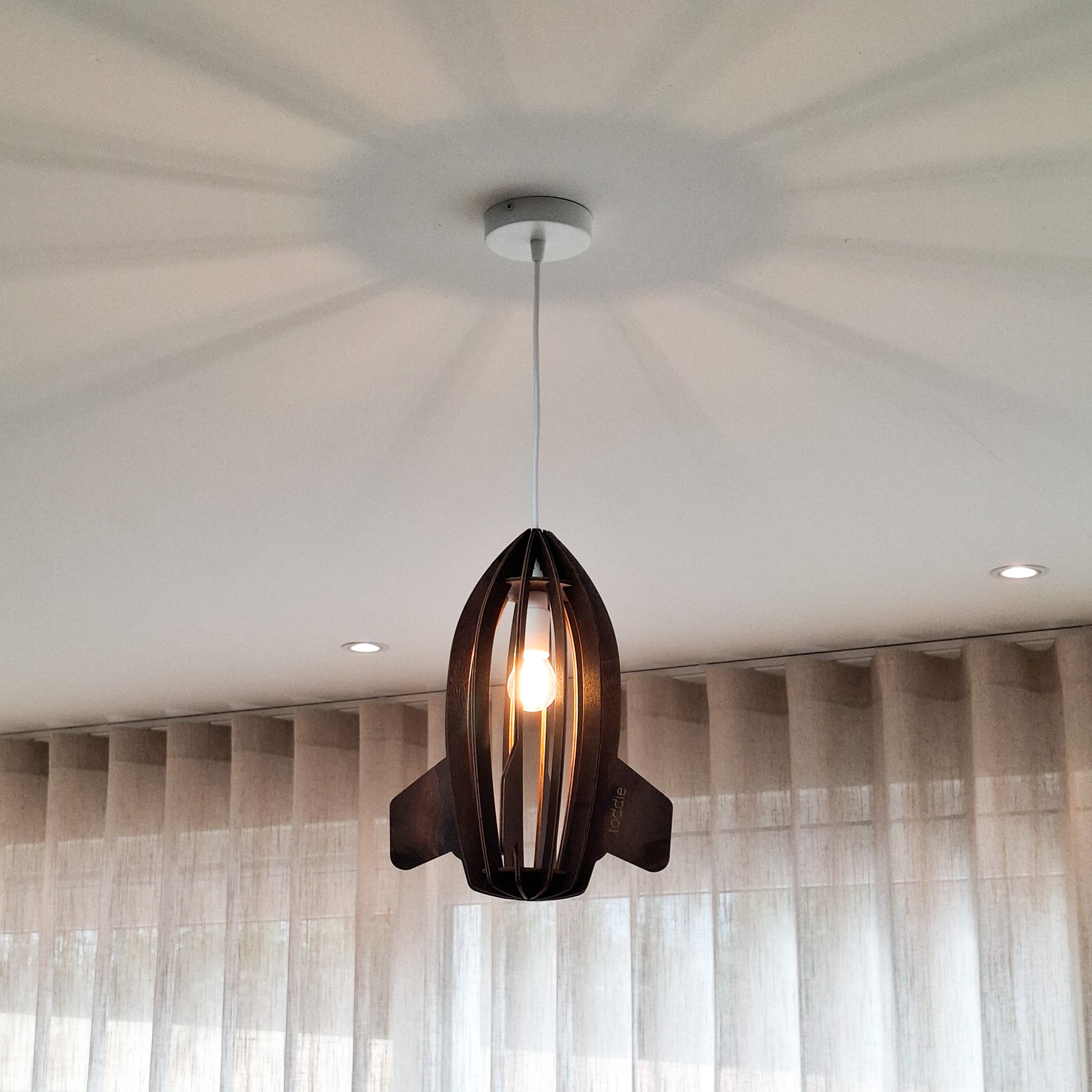Houten hanglamp kinderkamer | Raket - Wengé - toddie.nl ®