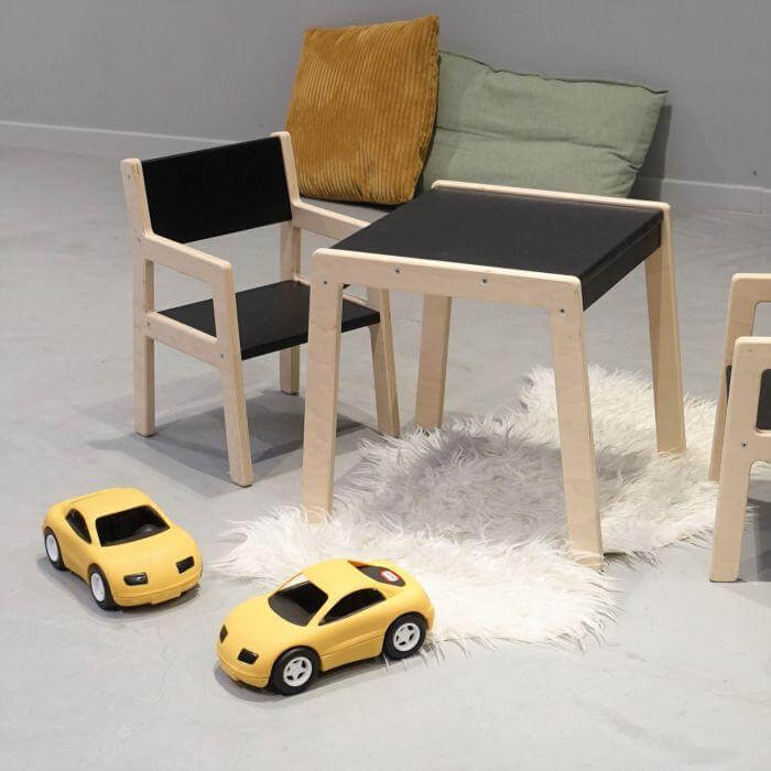 Houten kindermeubelsetje 1-3 jaar | Zwart | Tafeltje + 2 stoeltjes - toddie.nl
