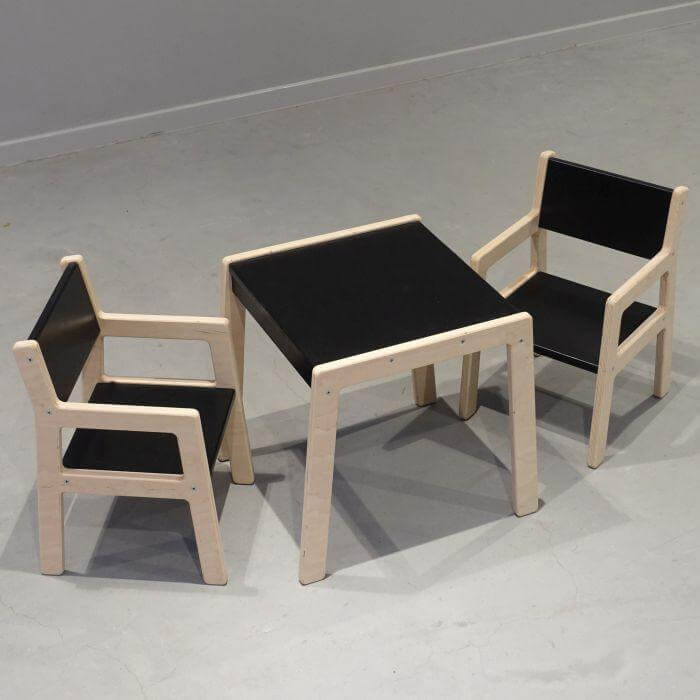 Houten kindermeubelsetje 1-3 jaar | Zwart | Tafeltje + 2 stoeltjes - toddie.nl