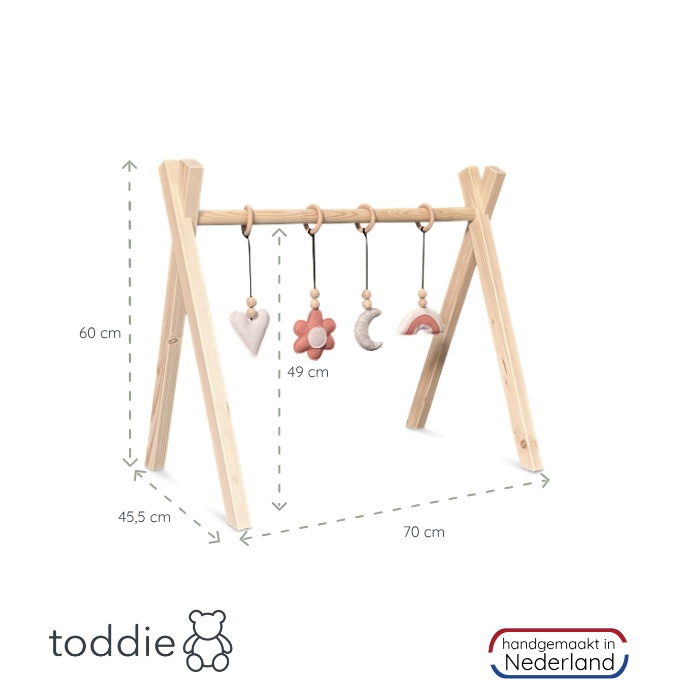 Blank houten babygym, met bloem en regenboog vilthangers, Tipi vorm massief hout - toddie.nl