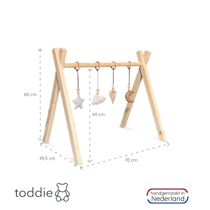 Blank houten babygym, met naturel vilthangers, Tipi vorm massief hout - toddie.nl