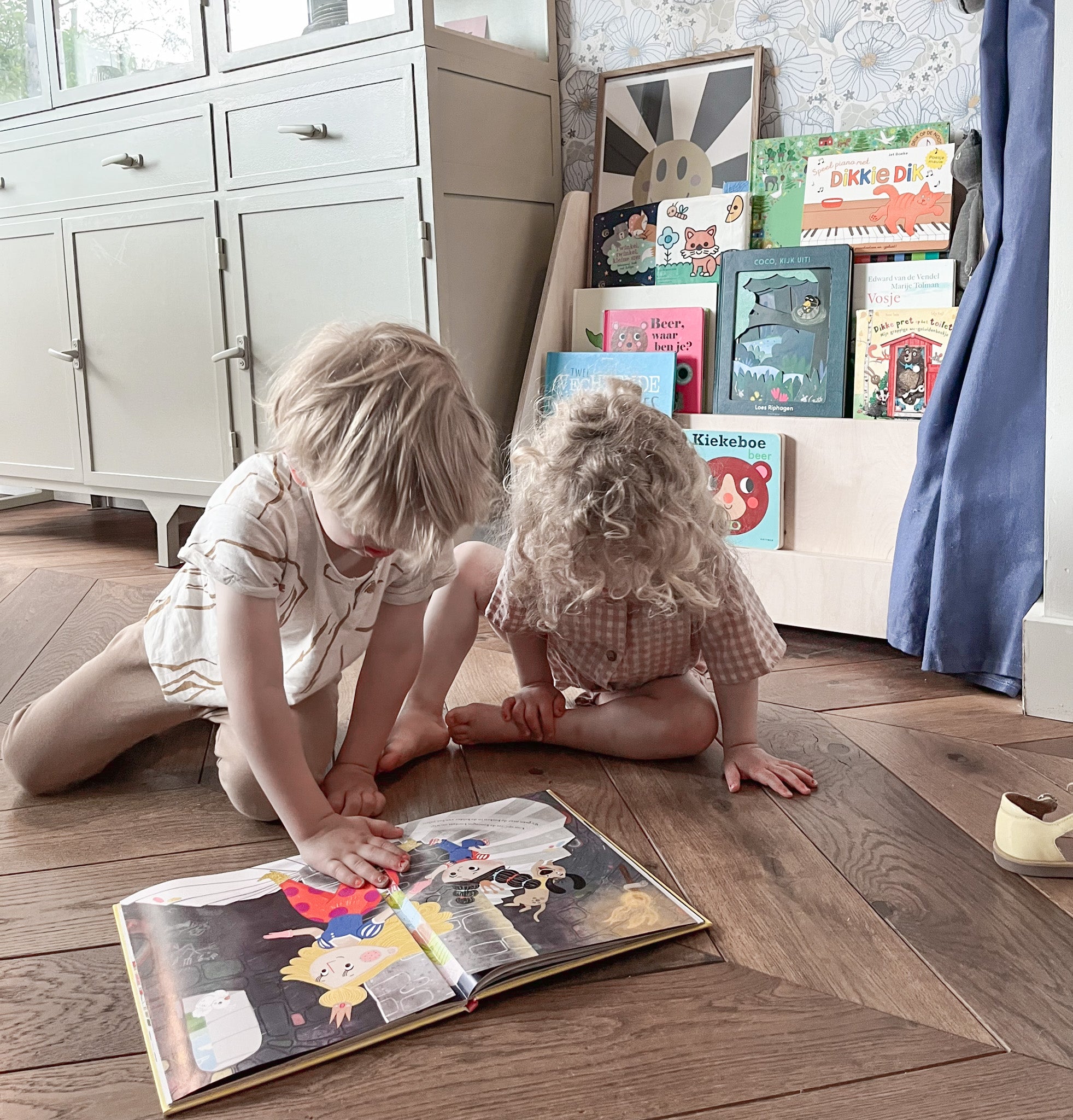 Montessori boekenkast kinderkamer | 3 treden - blank - toddie.nl ®