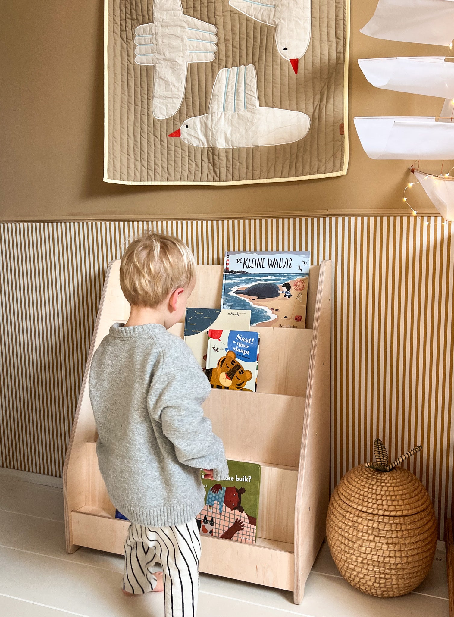 Moodie montessori boekenkast kinderkamer | 4 treden - blank