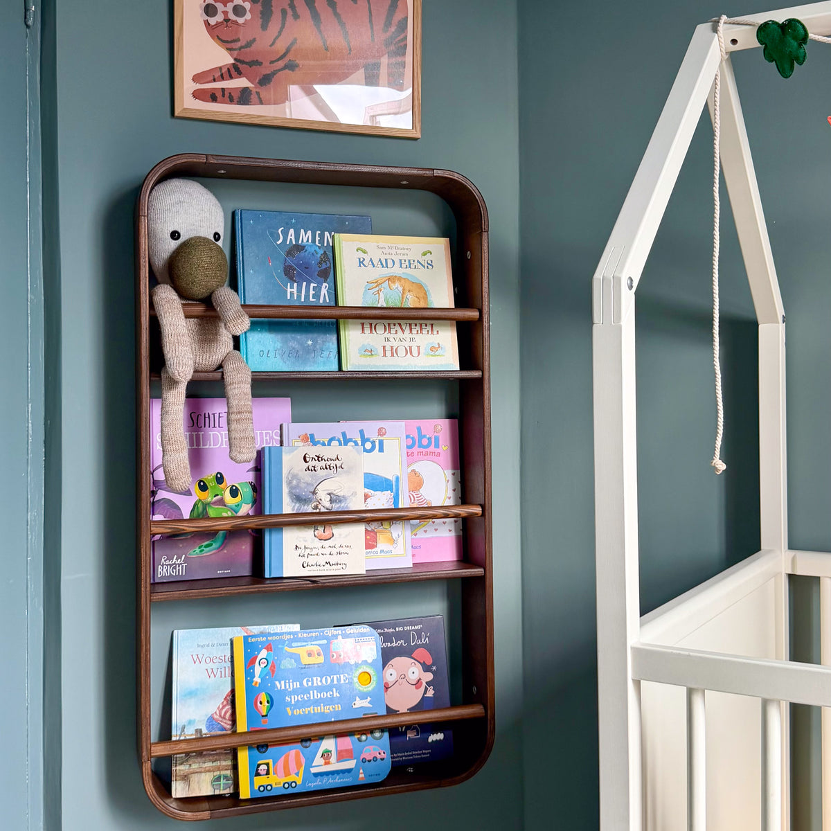 Novie montessori rond boekenrek kinderkamer | 3 planken - Wengé gebeitst