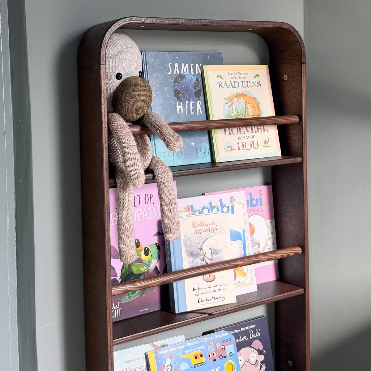 Novie montessori rond boekenrek kinderkamer | 3 planken - Wengé gebeitst