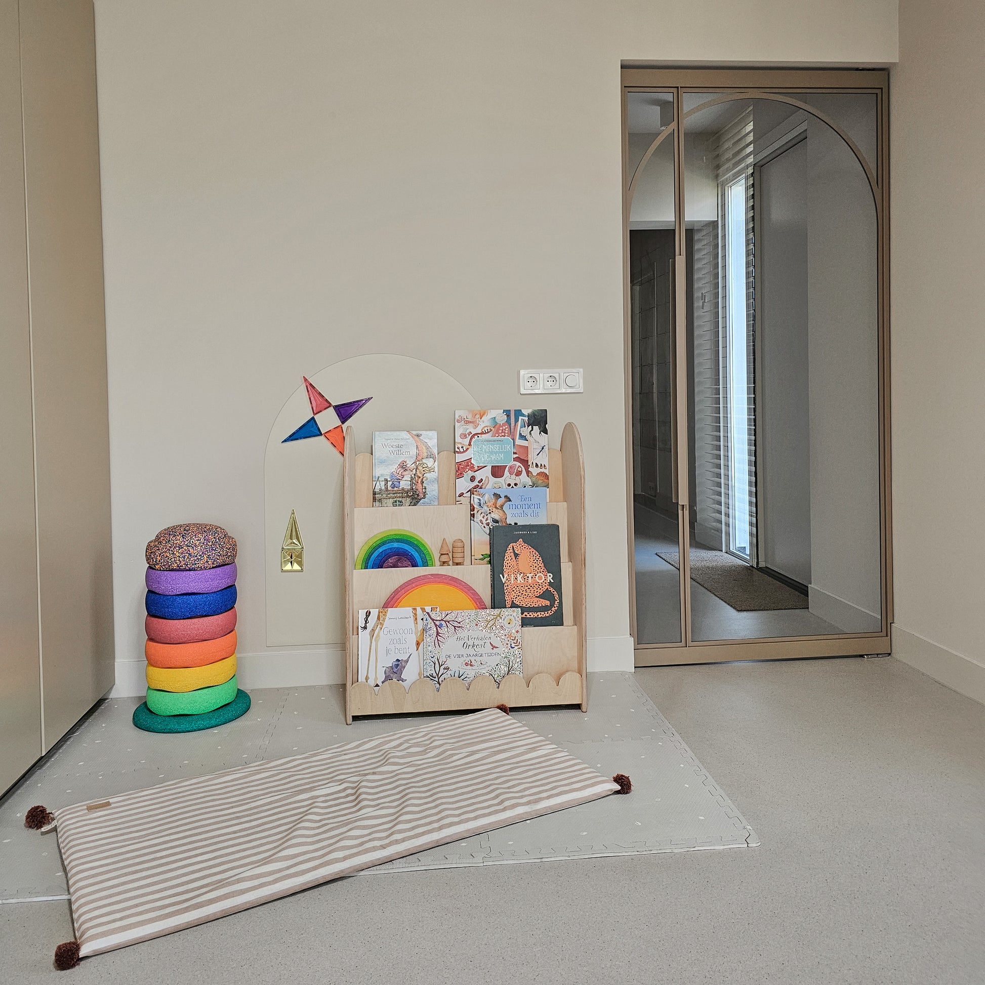 Bubble Montessori boekenkast kinderkamer | 4 treden - blank - toddie.nl ®