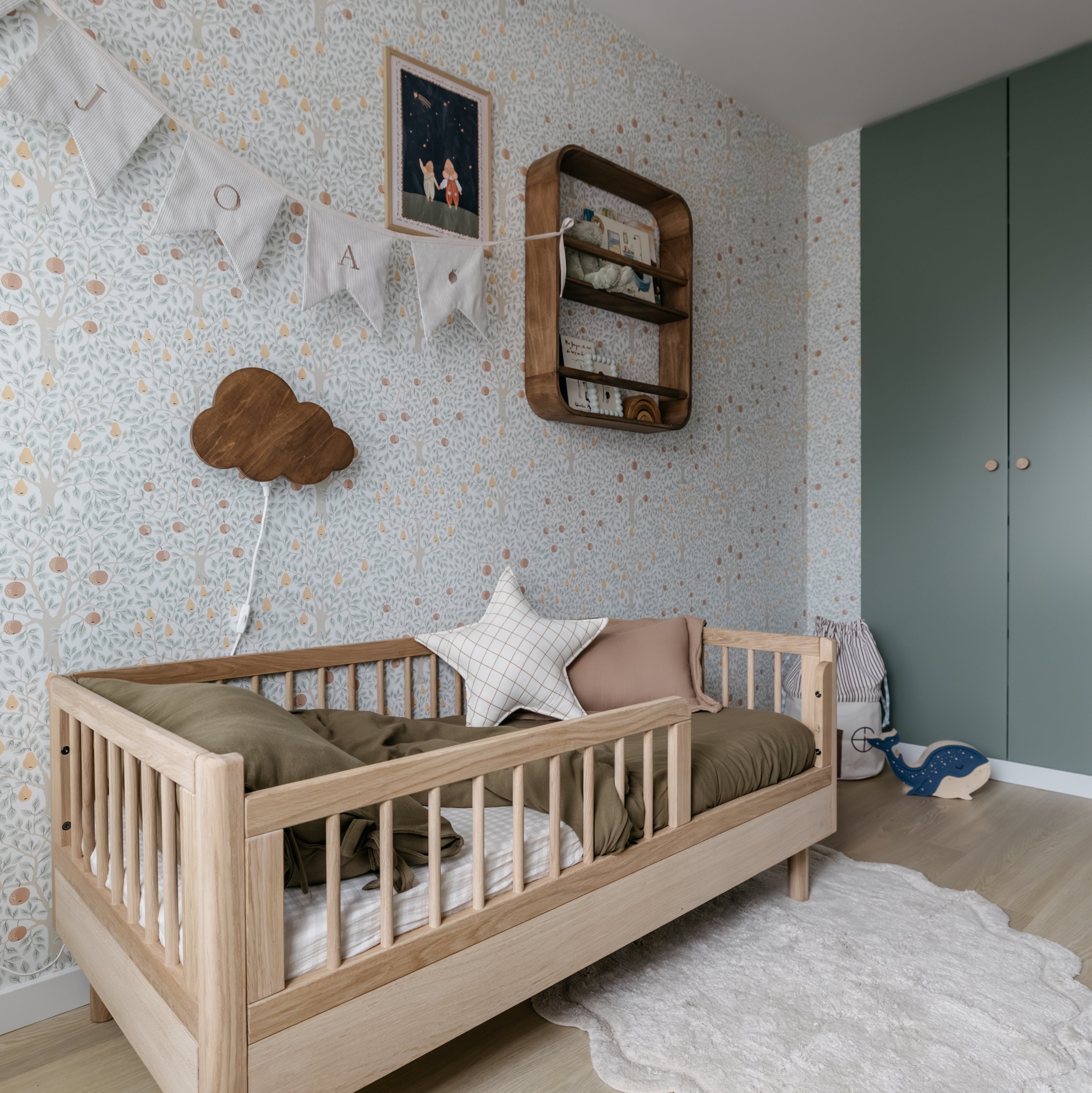 Houten wandlamp kinderkamer | Wolkie - Wengé (walnoot)