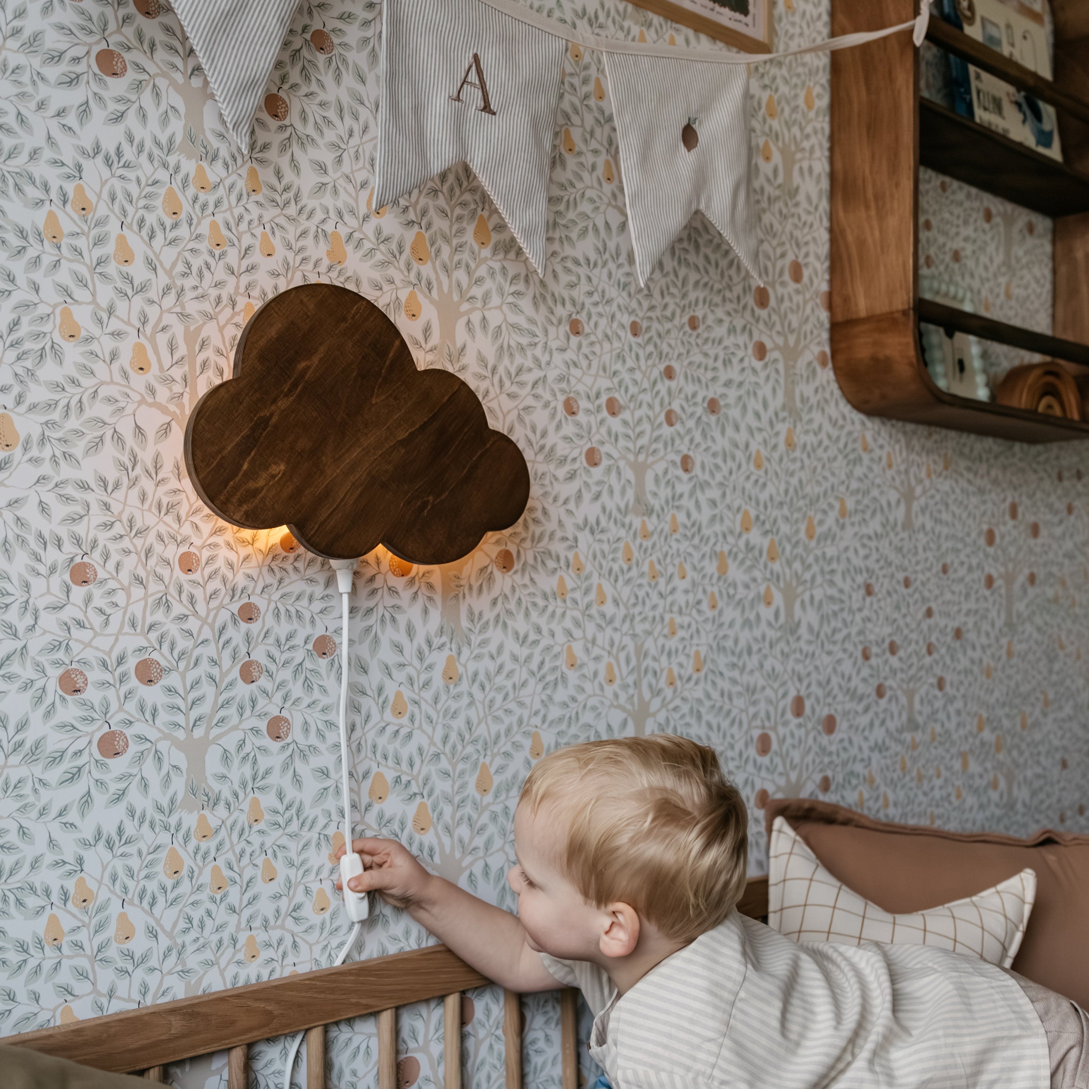 Houten wandlamp kinderkamer | Wolkie - Wengé (walnoot)
