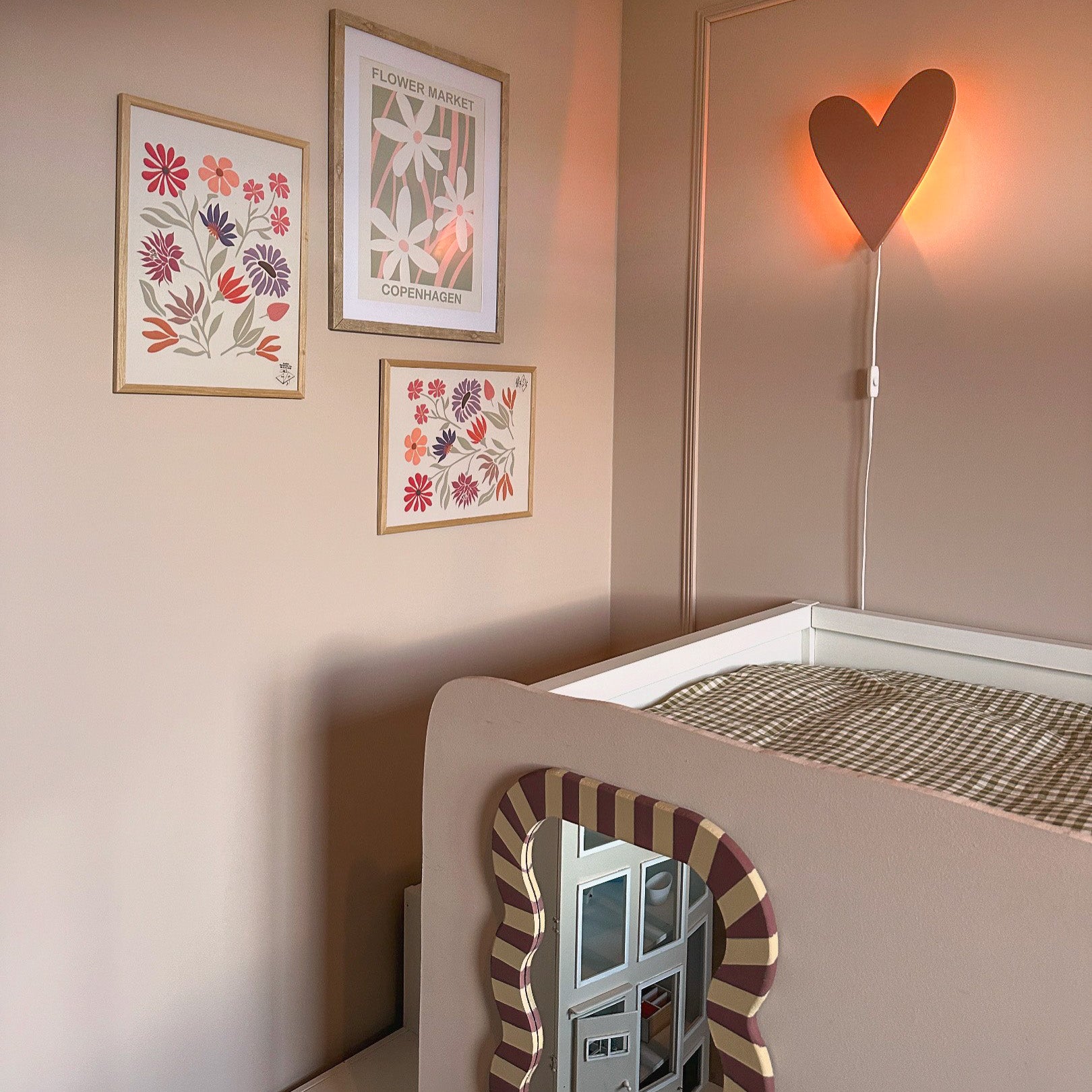 Houten wandlamp kinderkamer | Hart - terra roze