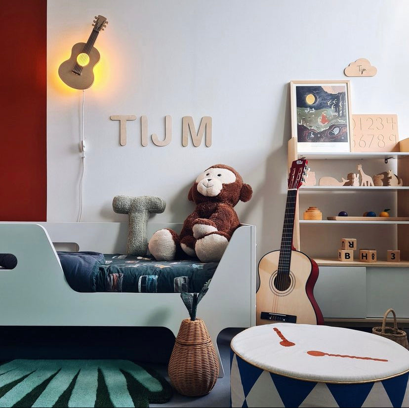 Houten wandlamp kinderkamer | Gitaar - blank - toddie.nl