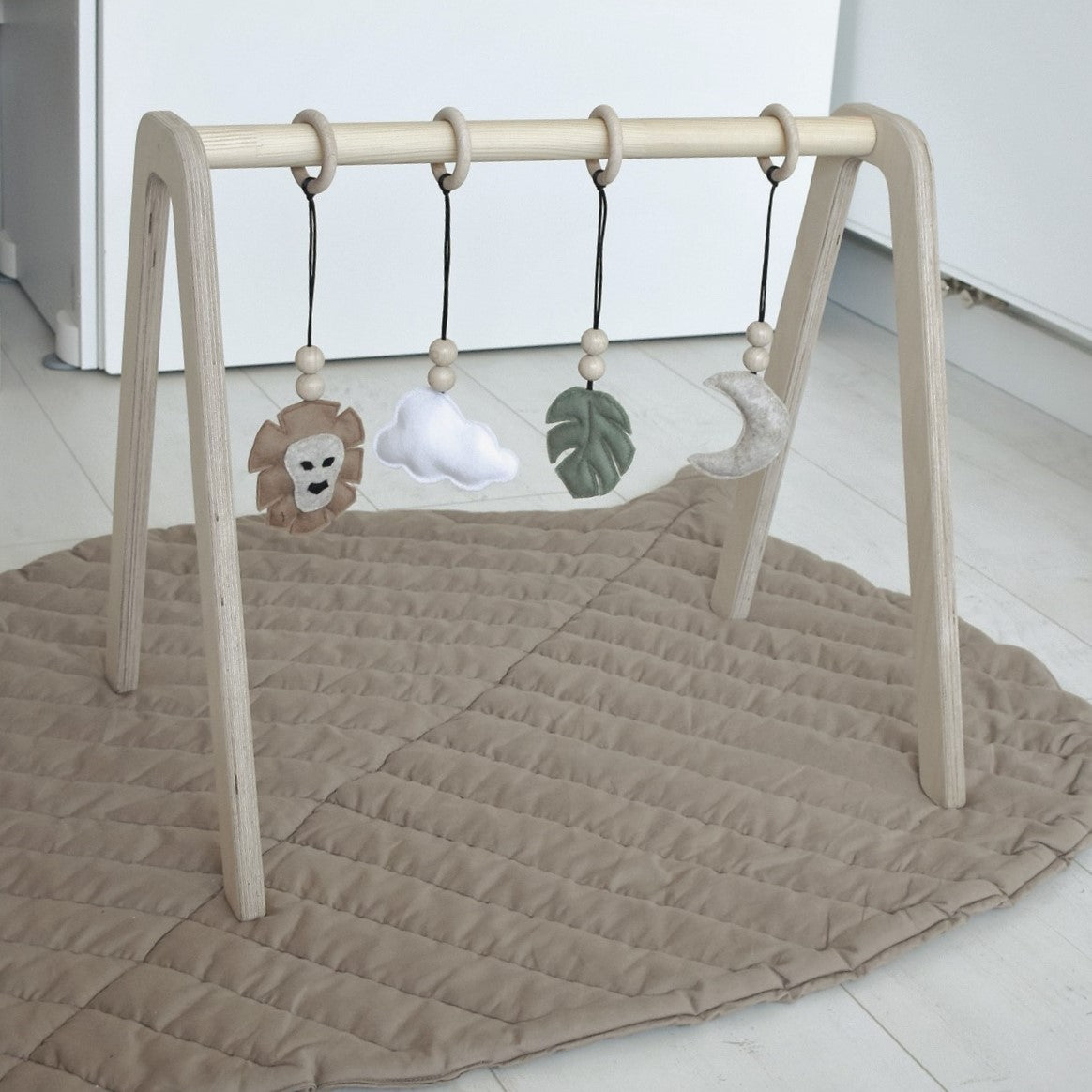 Houten babygym | Massief houten speelboog met jungle hangers - blank - toddie.nl ®