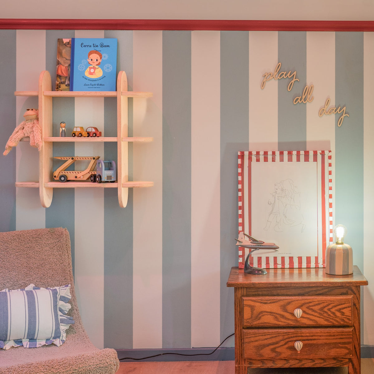 Montessori Bücherregal für das Kinderzimmer