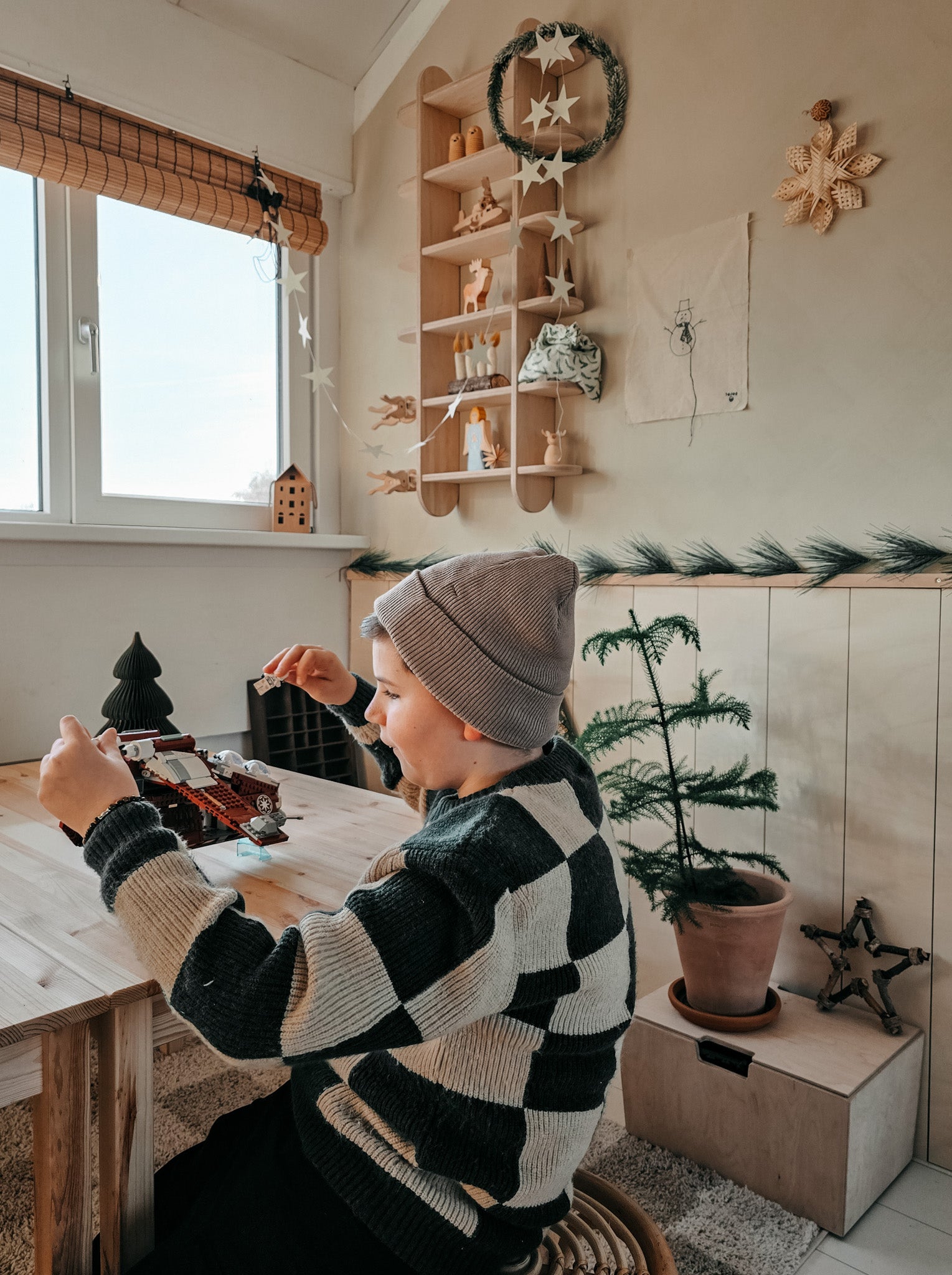 Round montessori boeken wandkast kinderkamer | Vakkenkast 6 planken - blank