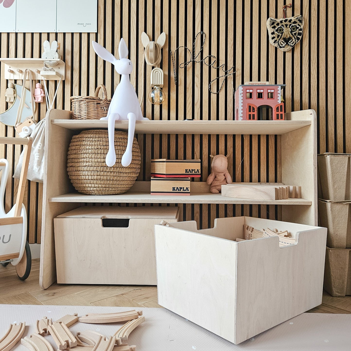 Montessori rijdende opbergkist met zwenkwieltjes en deksel - blank - toddie.nl ®
