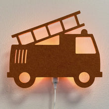 Vilten wandlamp brandweerwagen terracotta – lamp aan