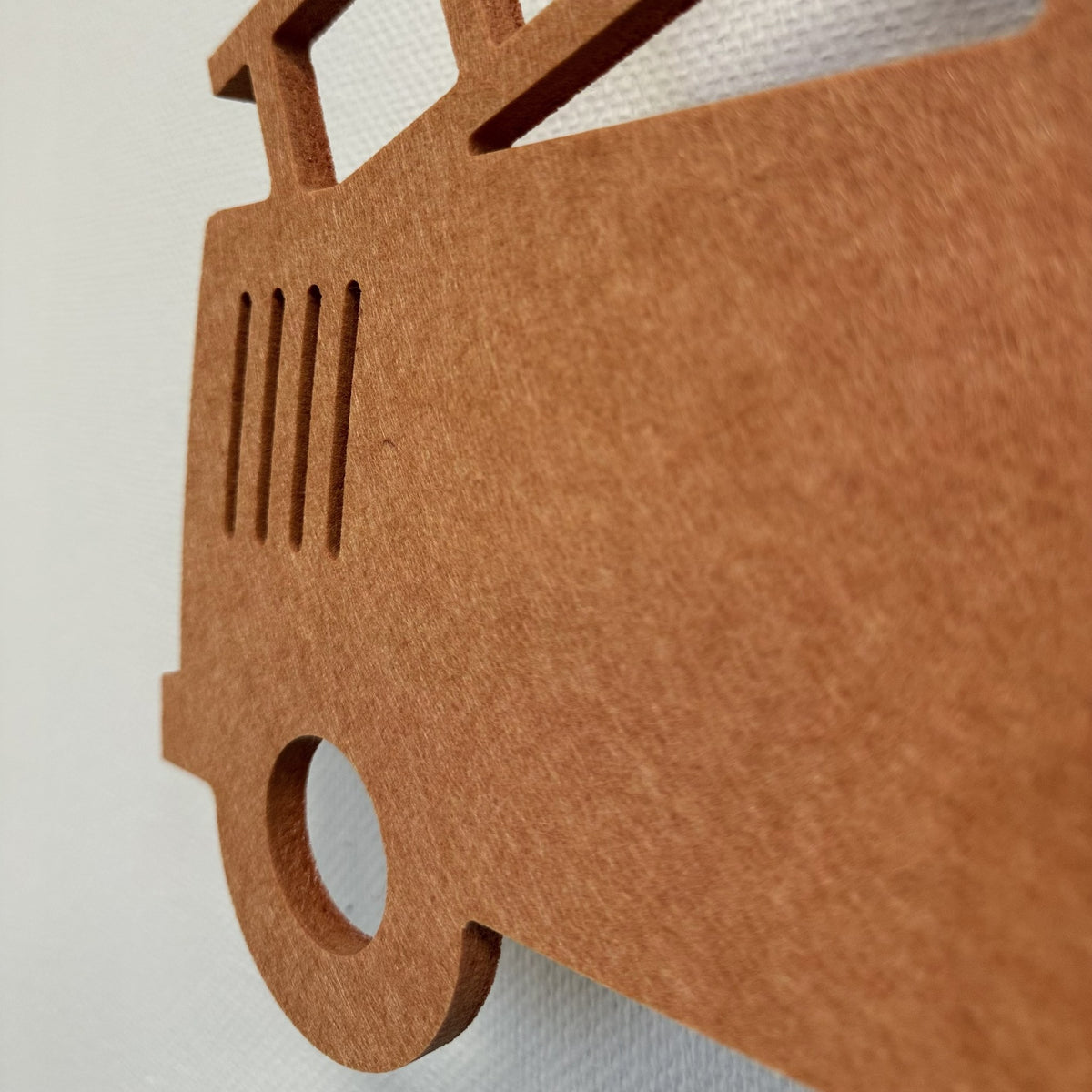 Vilten wandlamp brandweerwagen terracotta – close-up van het PET-vilt