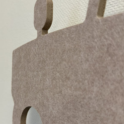 Vilten wandlamp trekker zandbeige – close-up van het PET-vilt