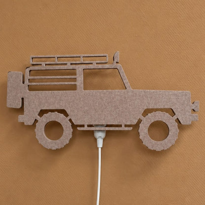 Vilten wandlamp 4x4 jeep zandbeige – lamp uit aan de muur