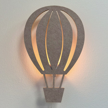 Vilten wandlamp luchtballon zandbeige – lamp aan