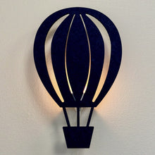 Vilten wandlamp luchtballon nachtblauw – lamp aan