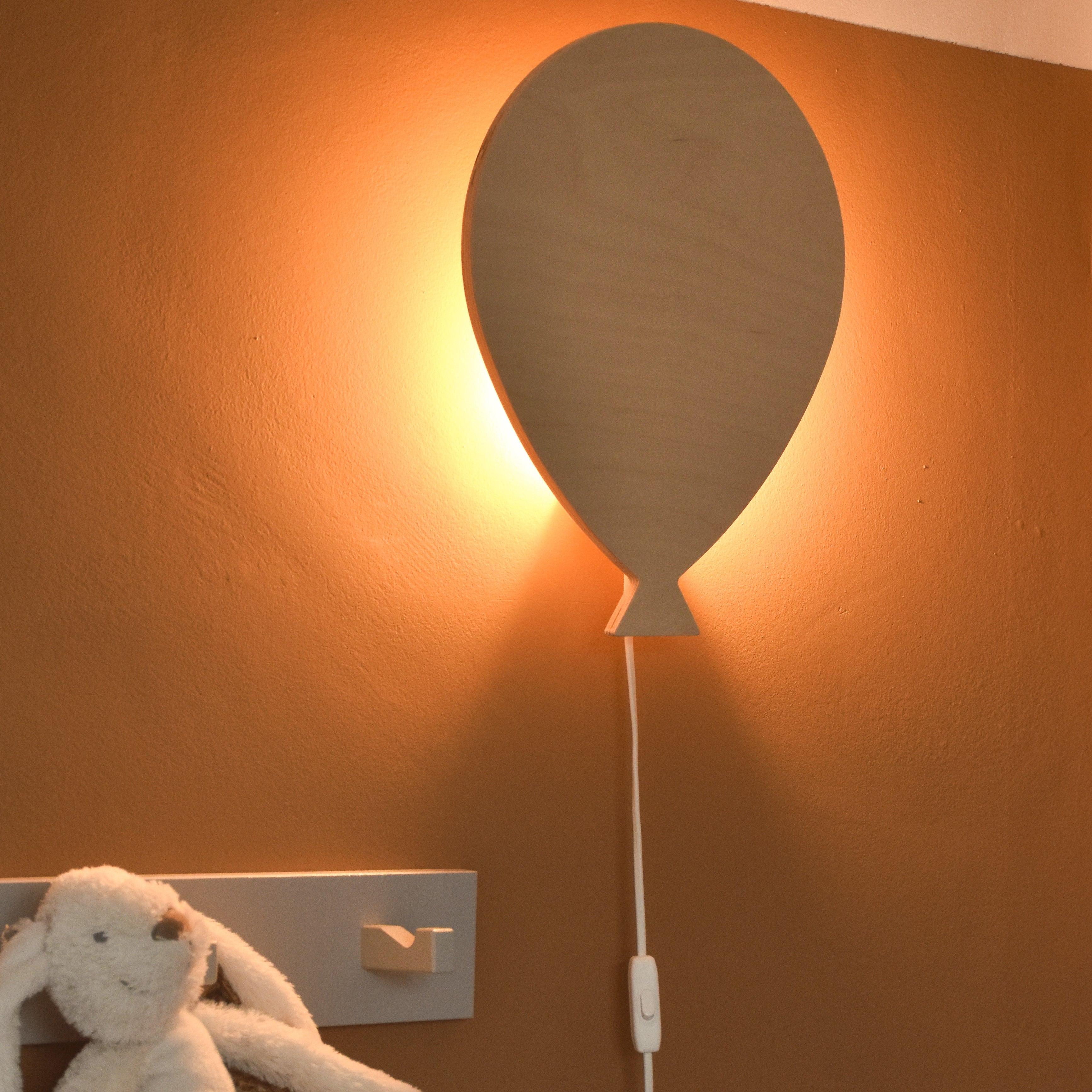 Houten wandlamp kinderkamer | Ballon - blank - toddie.nl