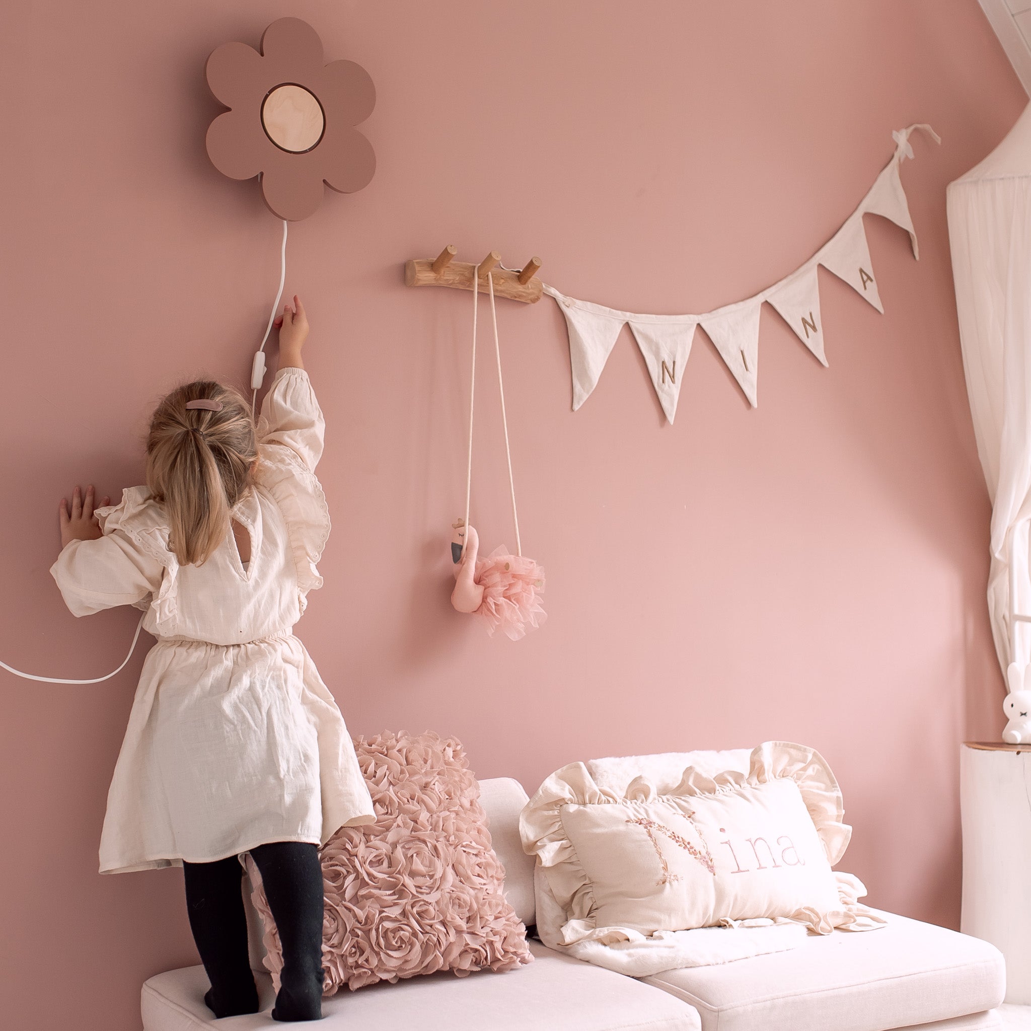 Houten wandlamp kinderkamer | Bloem - terra roze