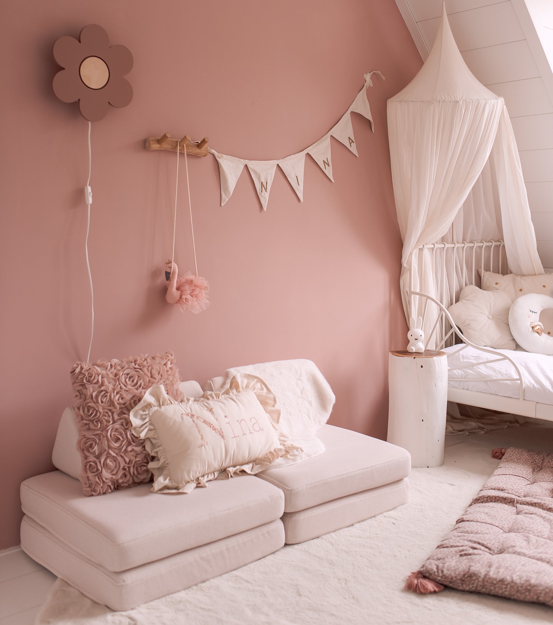 Houten wandlamp kinderkamer | Bloem - terra roze