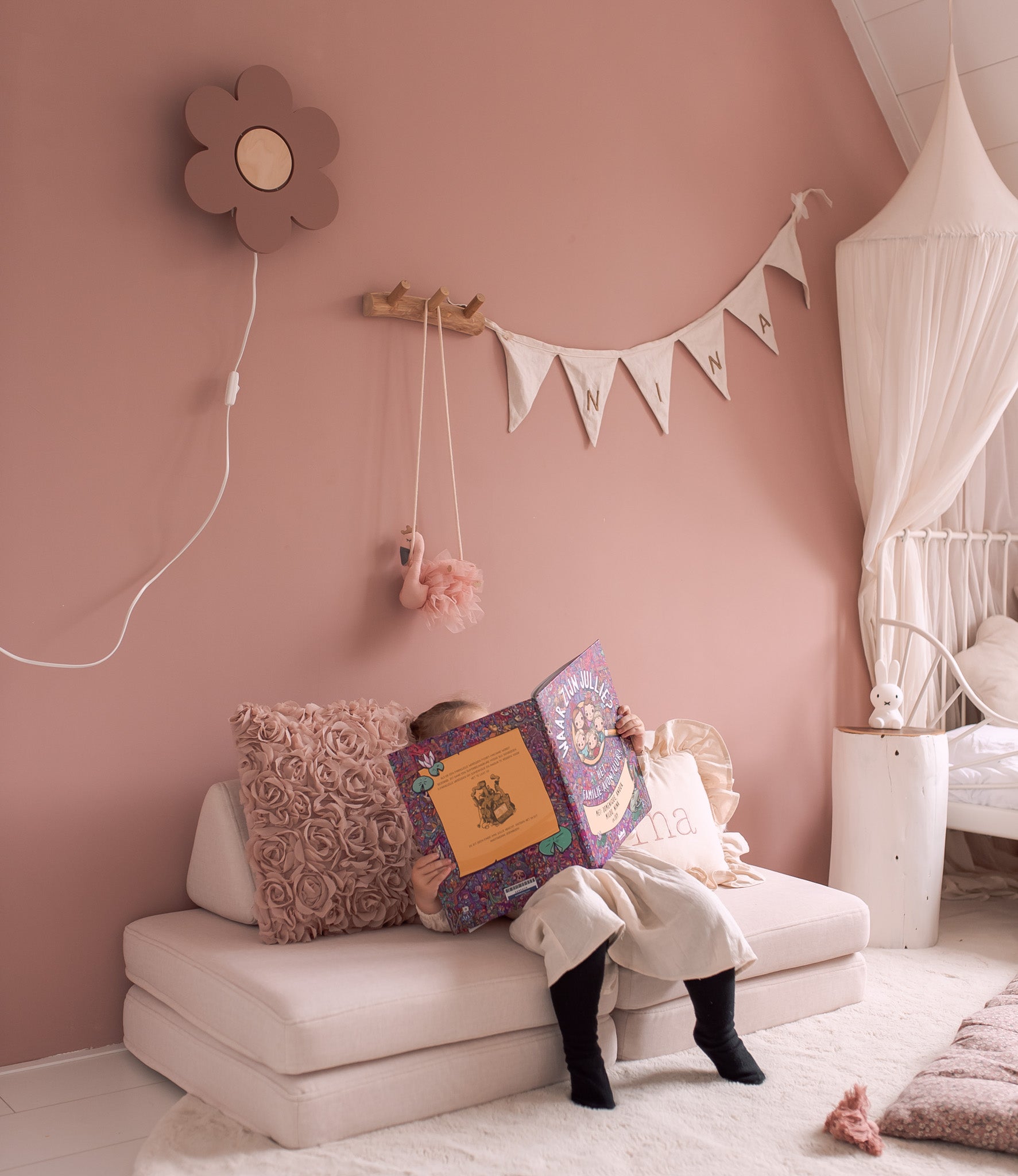 Houten wandlamp kinderkamer | Bloem - terra roze