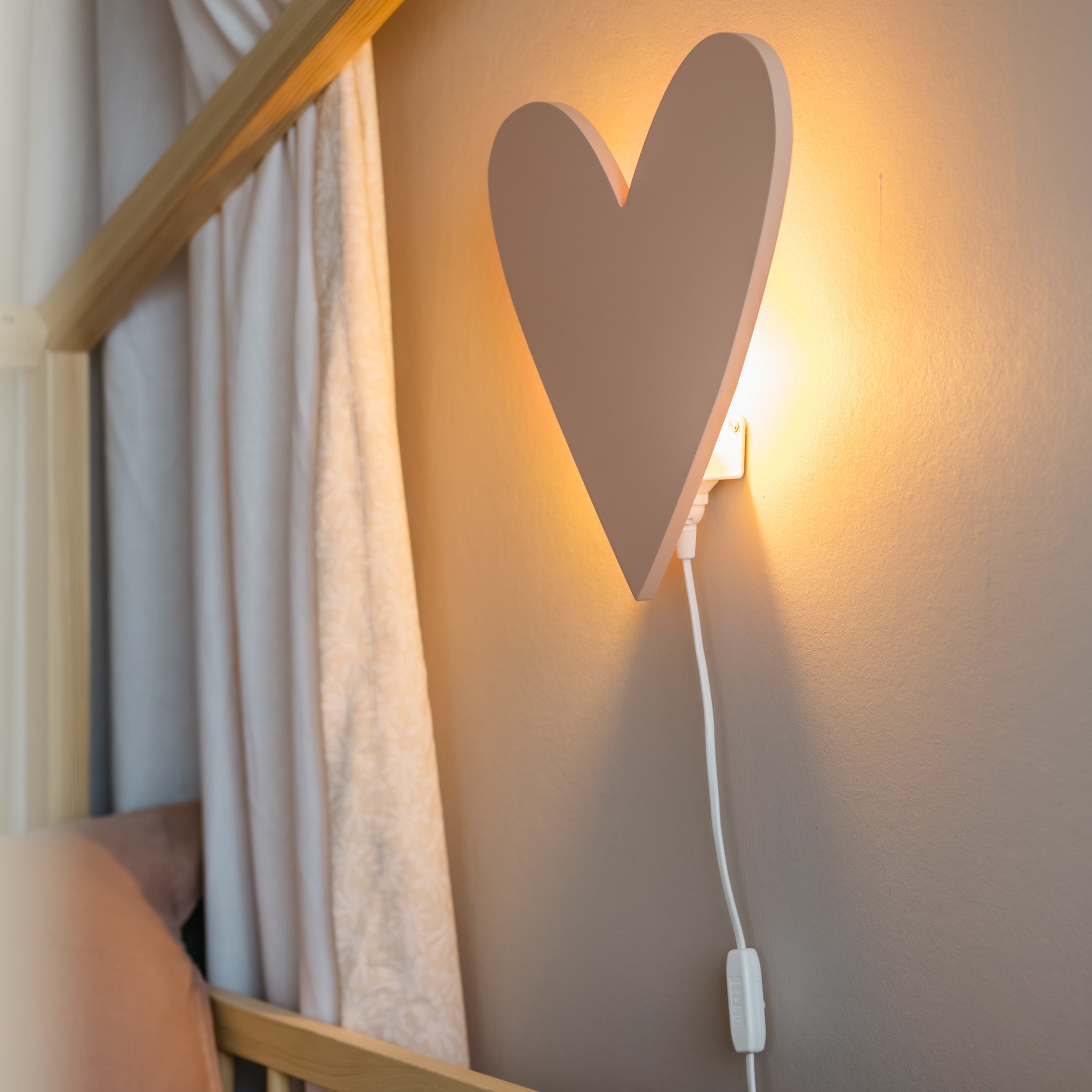 Houten wandlamp kinderkamer | Hart - peach