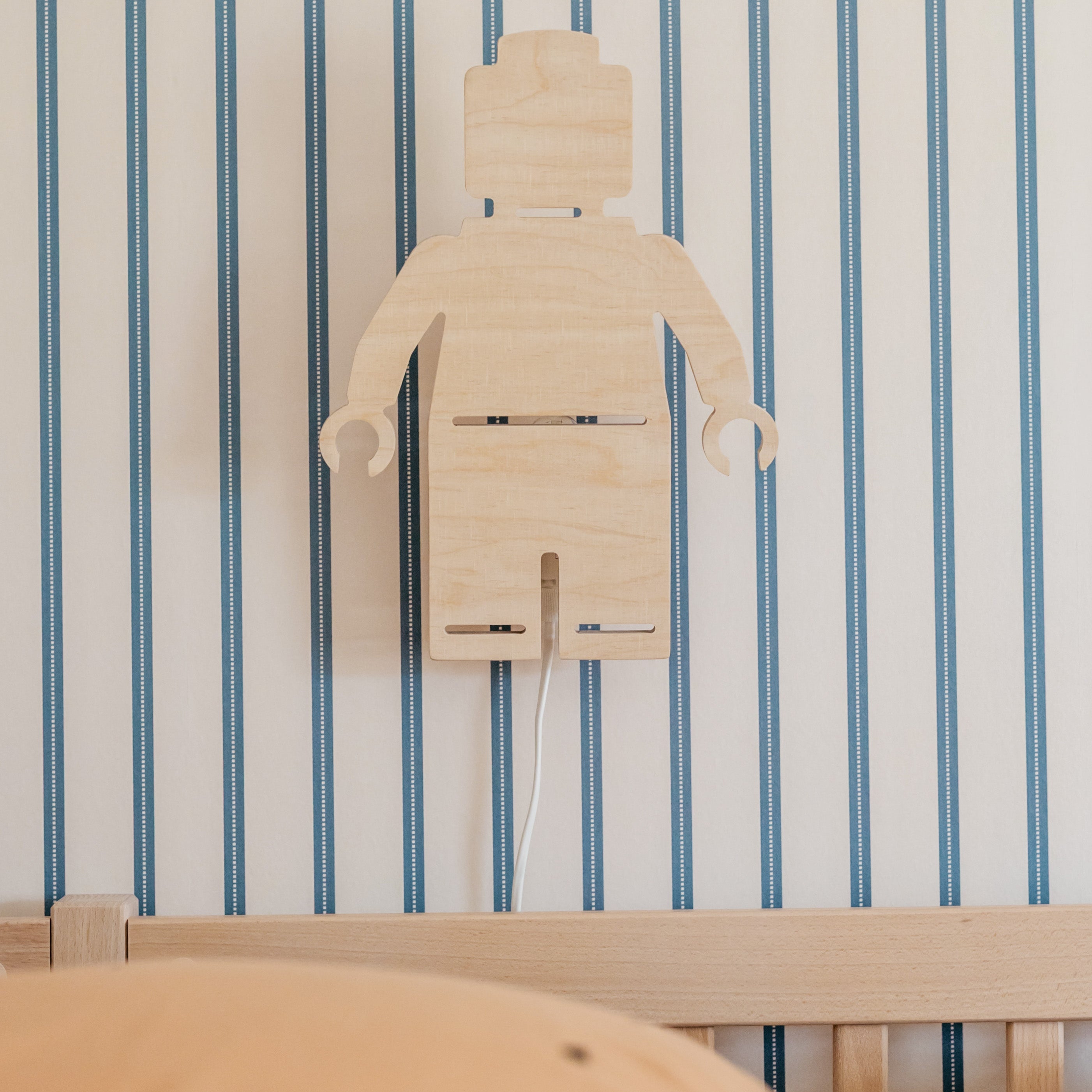 Houten wandlamp kinderkamer | Poppetje - blank