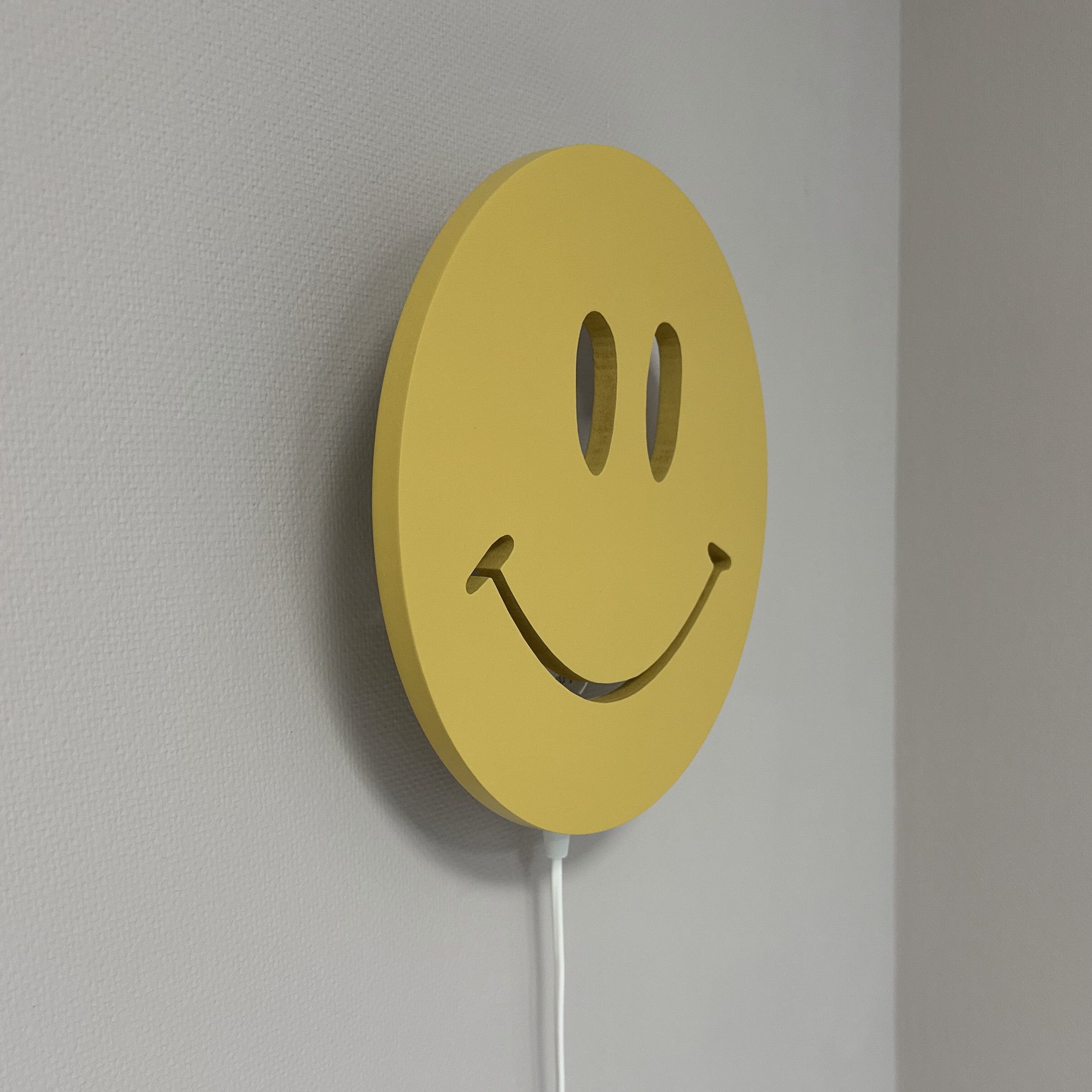 Houten wandlamp kinderkamer | Smiley - geel