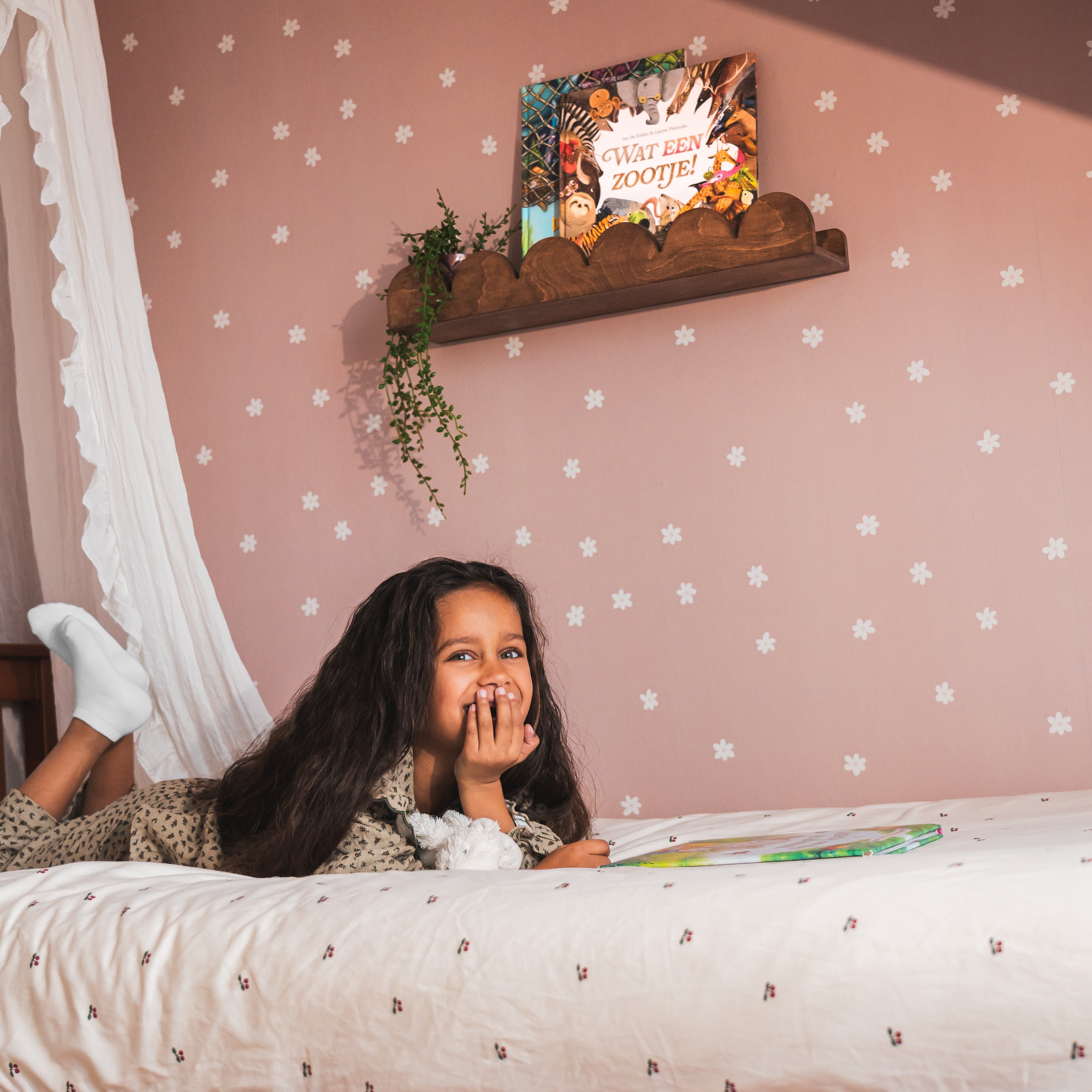 Bubble Montessori reol til børneværelse | 1 planke - wengebejdset