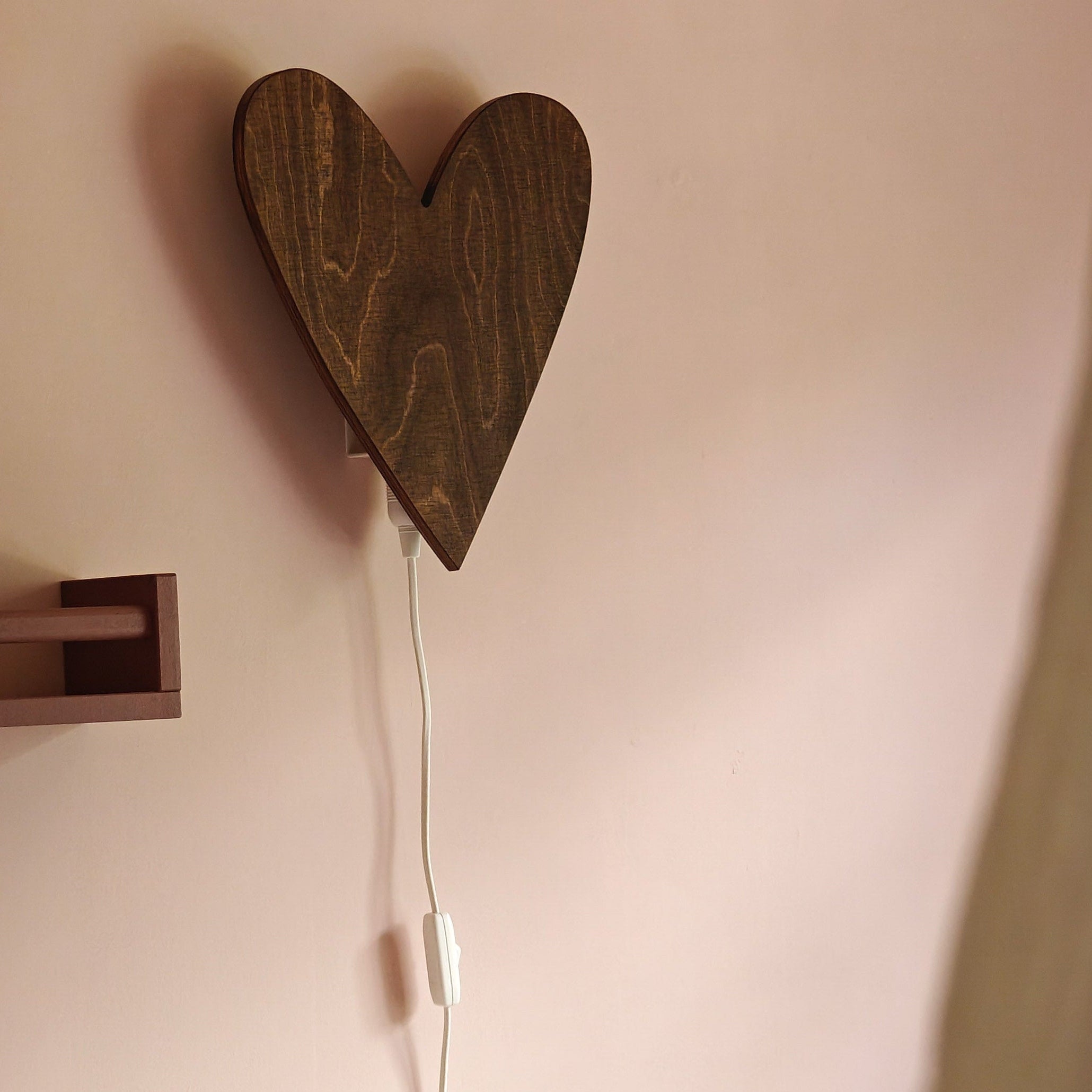 Houten wandlamp kinderkamer | Hart - Wengé