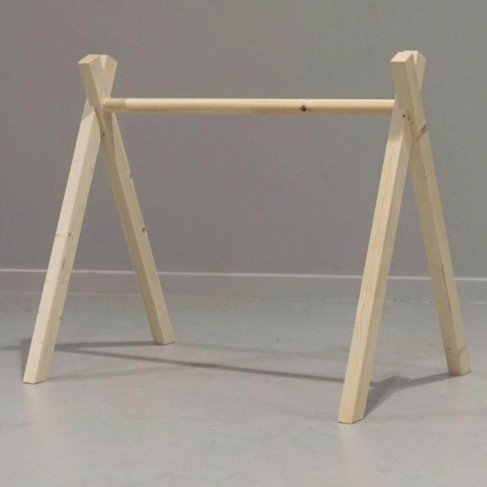 Blank houten babygym, zonder hangers (apart verkrijgbaar), Tipi vorm massief hout - toddie.nl
