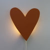 Afbeelding in Gallery-weergave laden, Houten wandlamp kinderkamer | Hart baksteen rood - toddie.nl