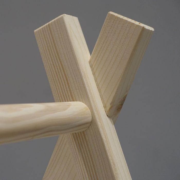 Houten babygym Wit, zonder hangers (apart verkrijgbaar), Tipi vorm massief hout - toddie.nl