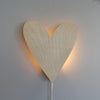 Afbeelding in Gallery-weergave laden, Houten wandlamp kinderkamer | Hart - toddie.nl