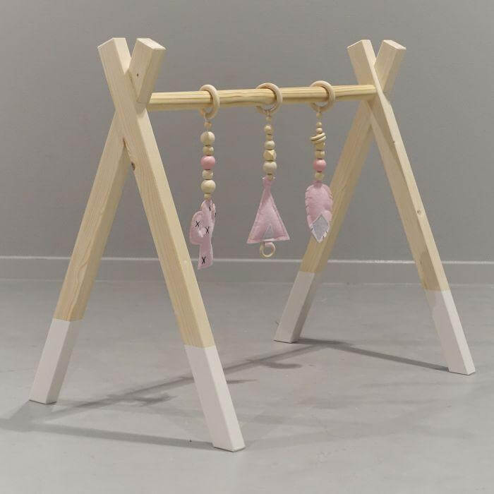 Houten babygym Wit, zonder hangers (apart verkrijgbaar), Tipi vorm massief hout - toddie.nl