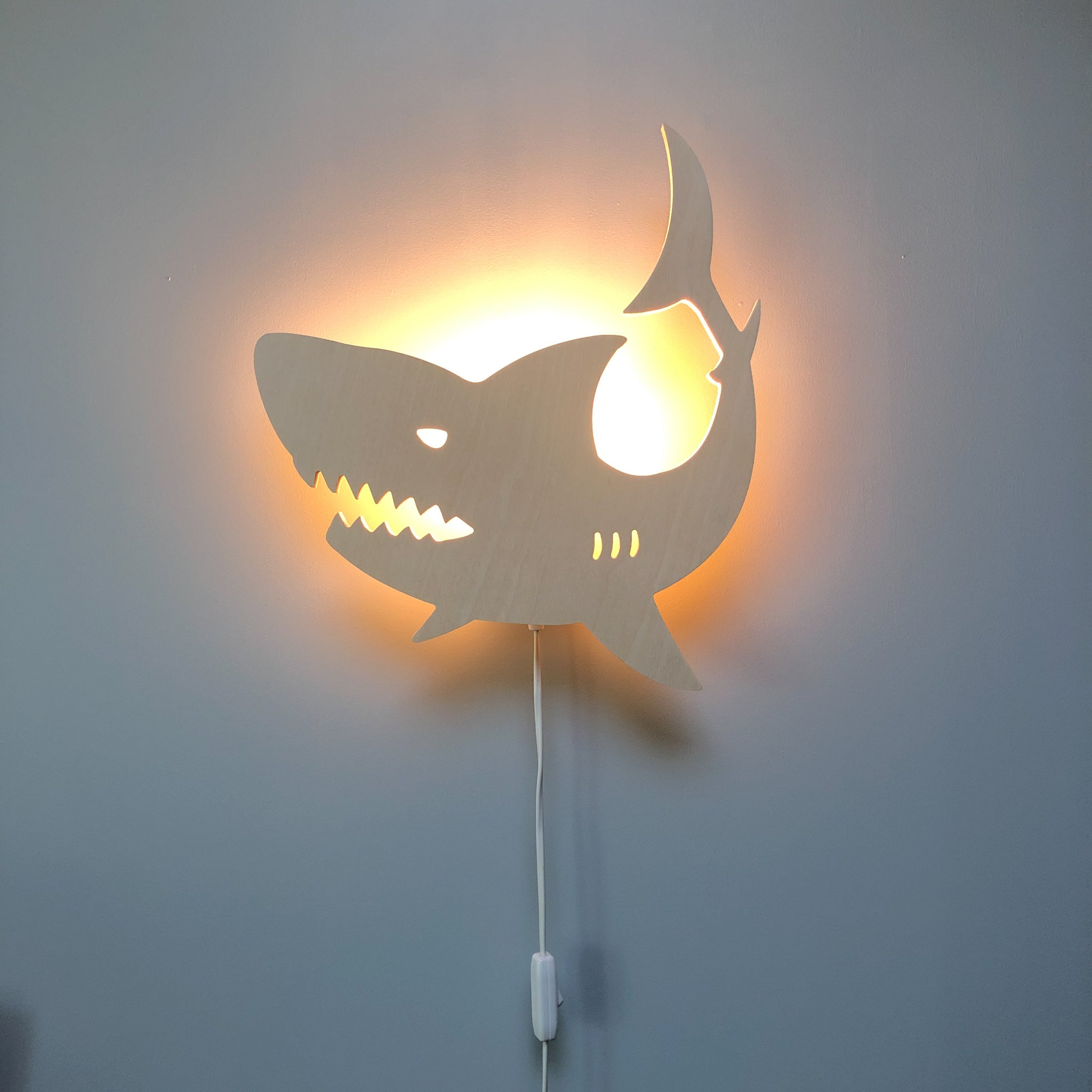 Houten wandlamp kinderkamer | Haai multiplex - toddie.nl